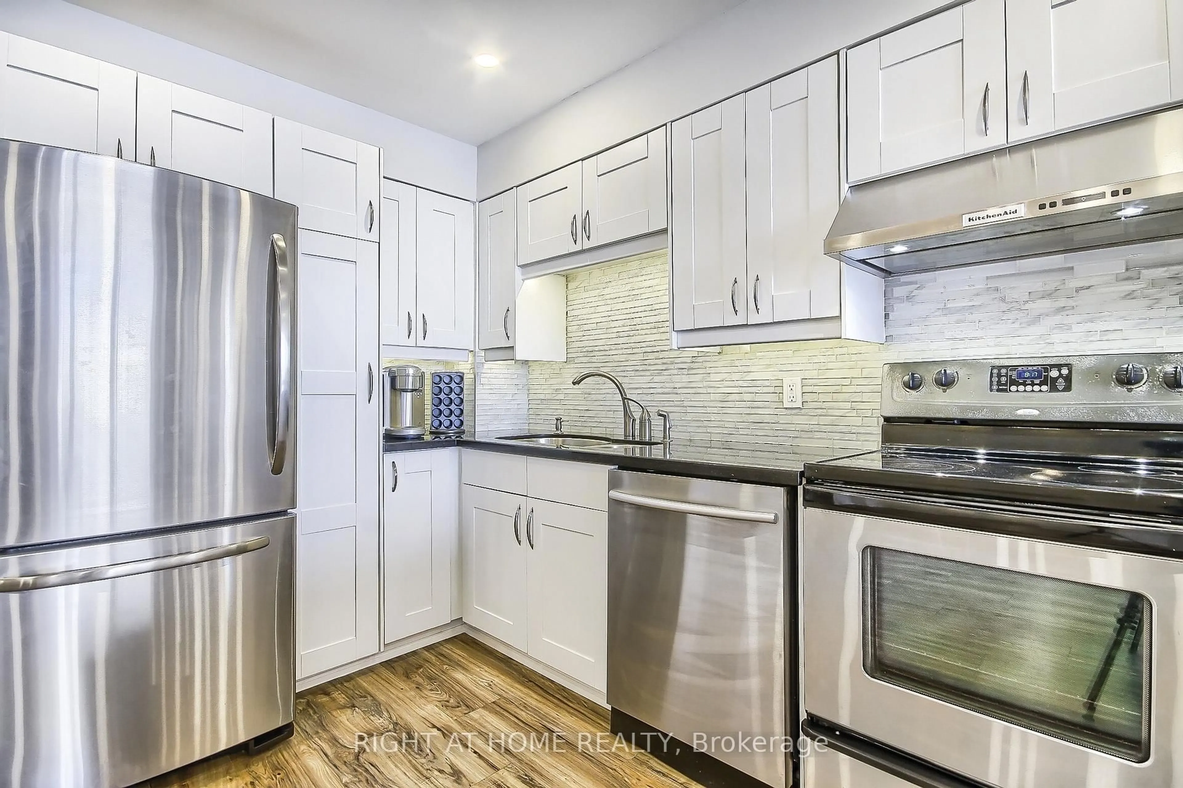 Unknown for 955 O' Connor Dr #206, Toronto Ontario M4B 2S7