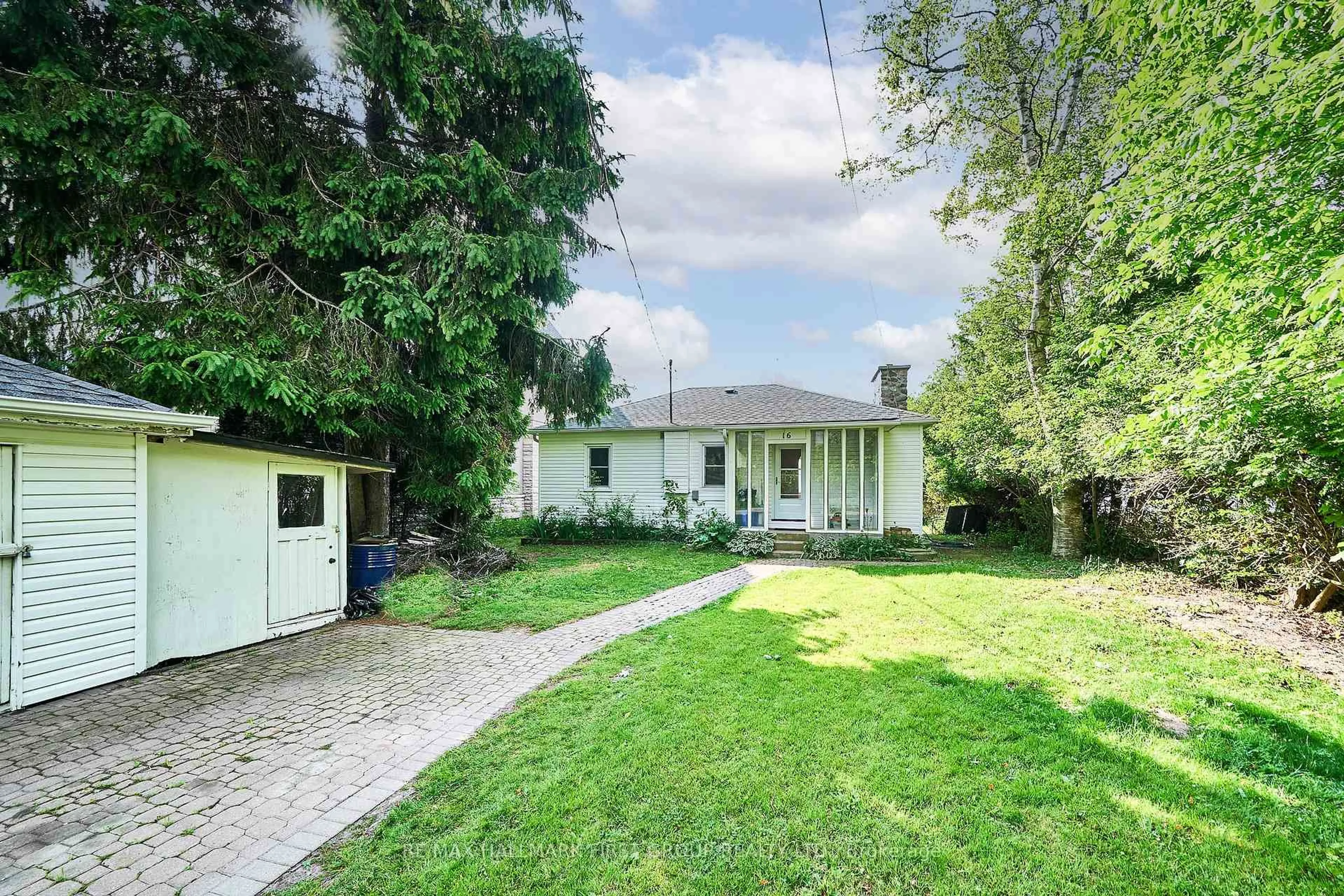 A pic from outside/outdoor area/front of a property/back of a property/a pic from drone, street for 16 Ontoro Blvd, Ajax Ontario L1Z 1X6