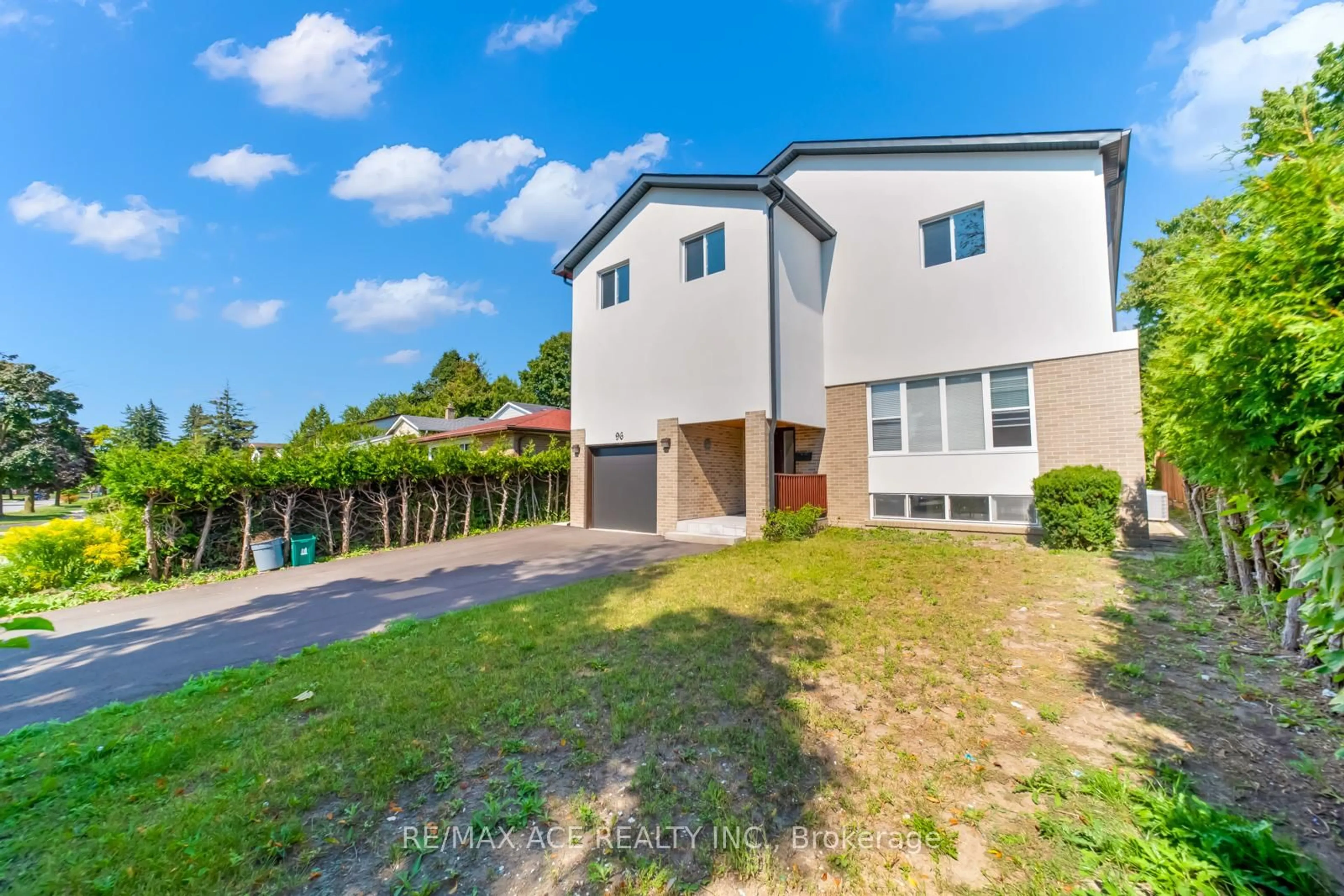 A pic from outside/outdoor area/front of a property/back of a property/a pic from drone, unknown for 96 Invergordon Ave, Toronto Ontario M1S 2Z2
