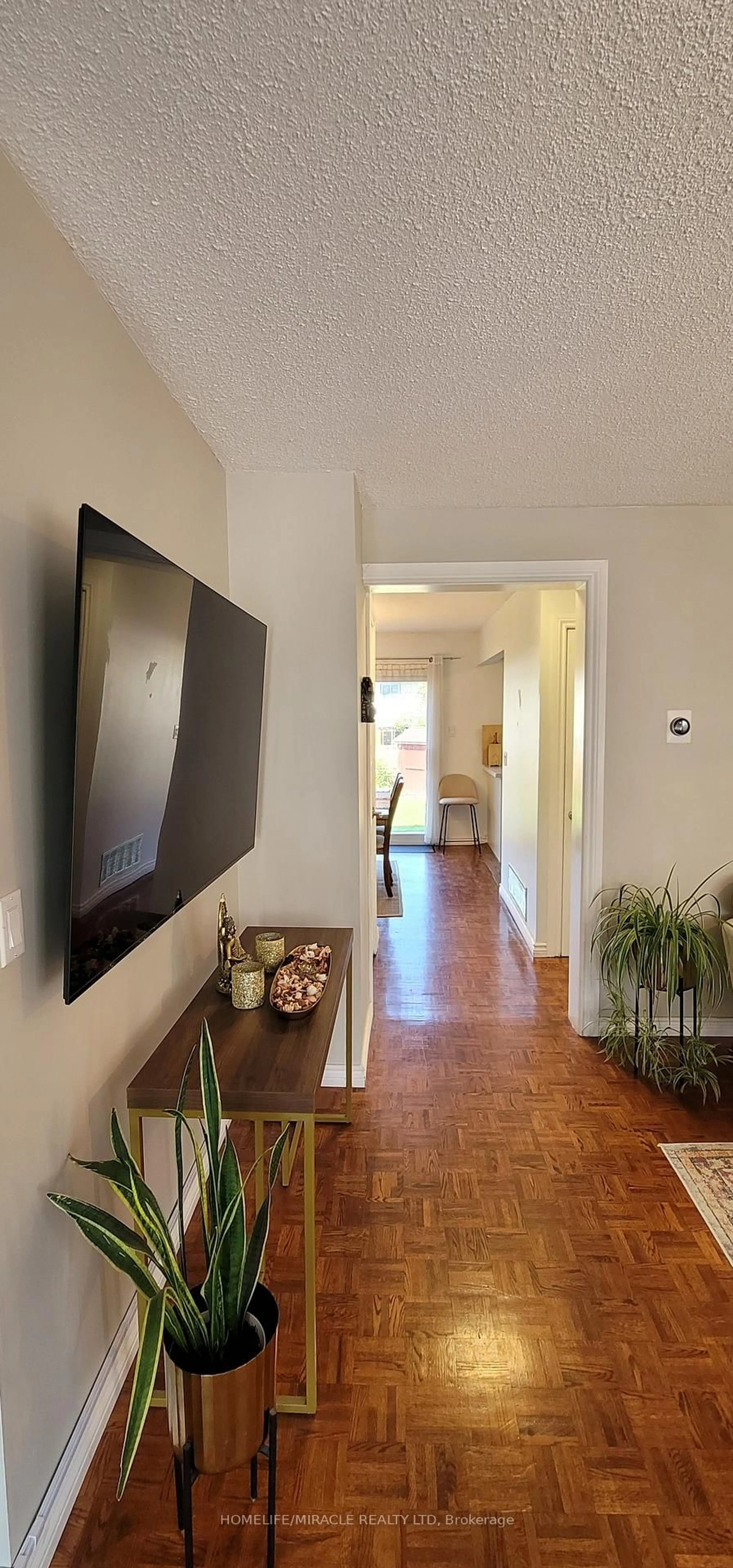 A pic of a room for 1312 Cherrydown Dr, Oshawa Ontario L1H 8C9