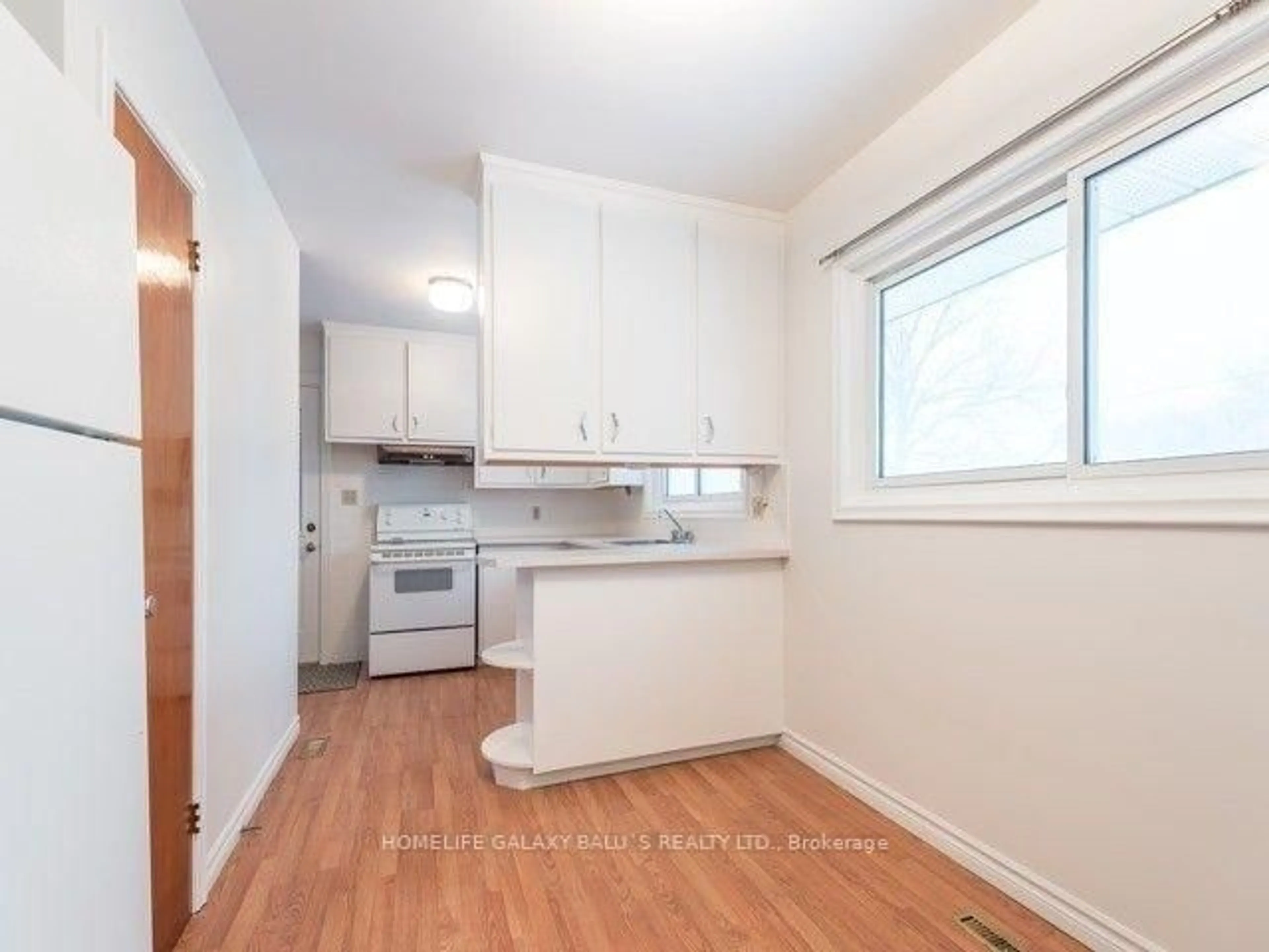 Standard kitchen, wood/laminate floor for 427 Fairleigh Ave, Oshawa Ontario L1J 2W4