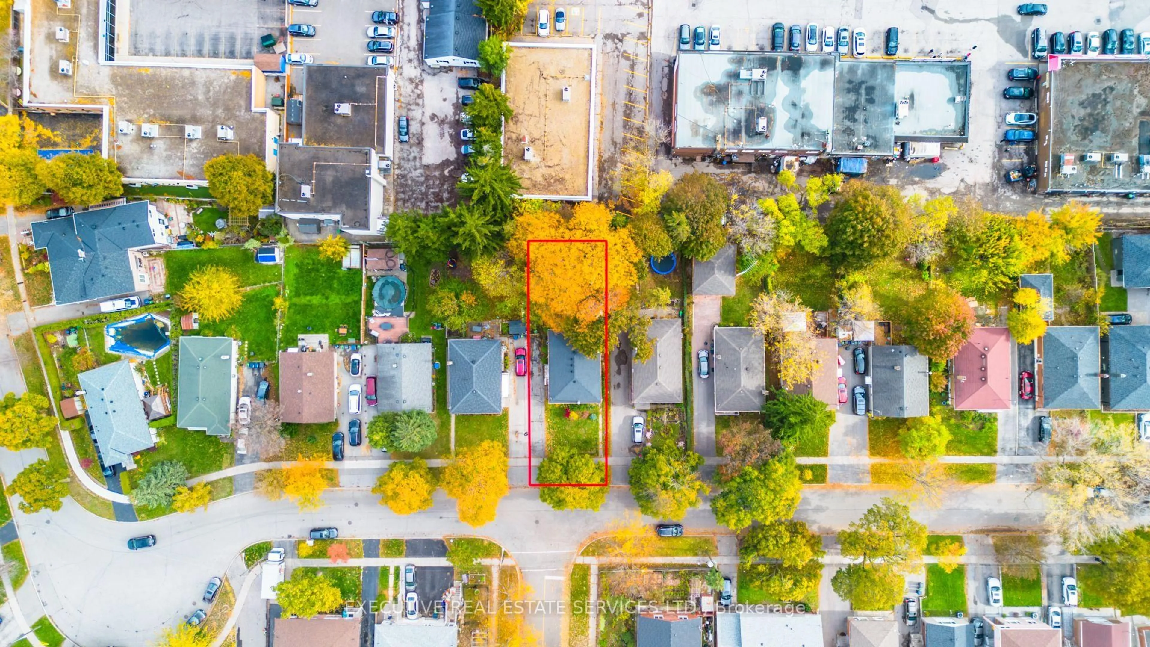 A pic from outside/outdoor area/front of a property/back of a property/a pic from drone, street for 139 Pandora Circ, Toronto Ontario M1H 1V8