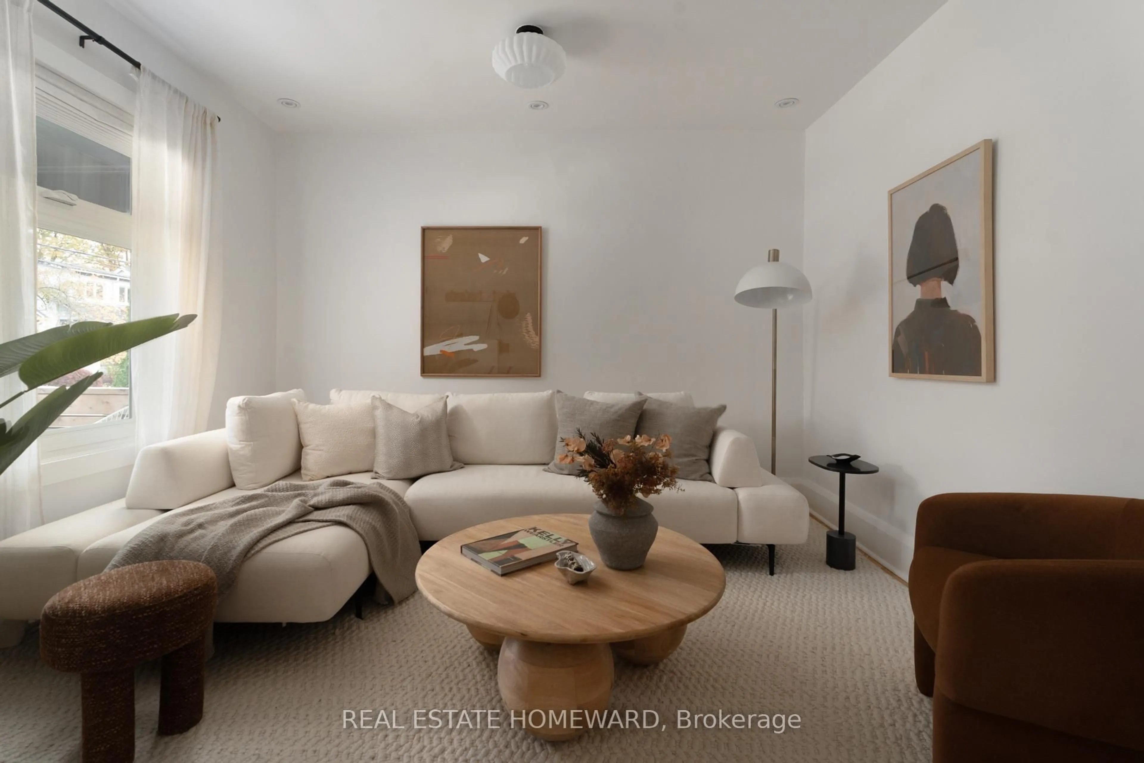 Living room with furniture, unknown for 99 Newmarket Ave, Toronto Ontario M4C 1W1