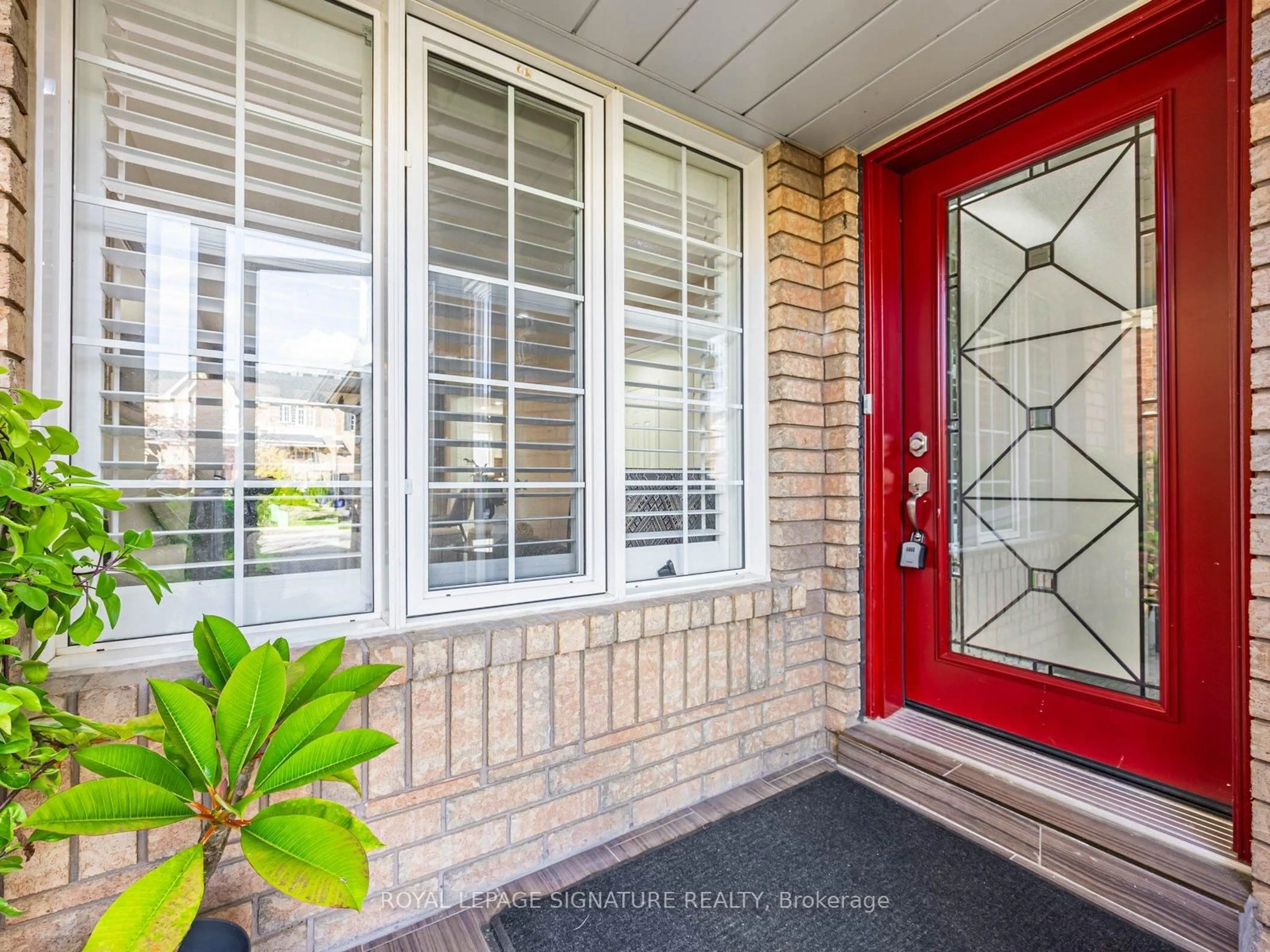 Indoor entryway for 39 Lax Ave, Ajax Ontario L1Z 1G7