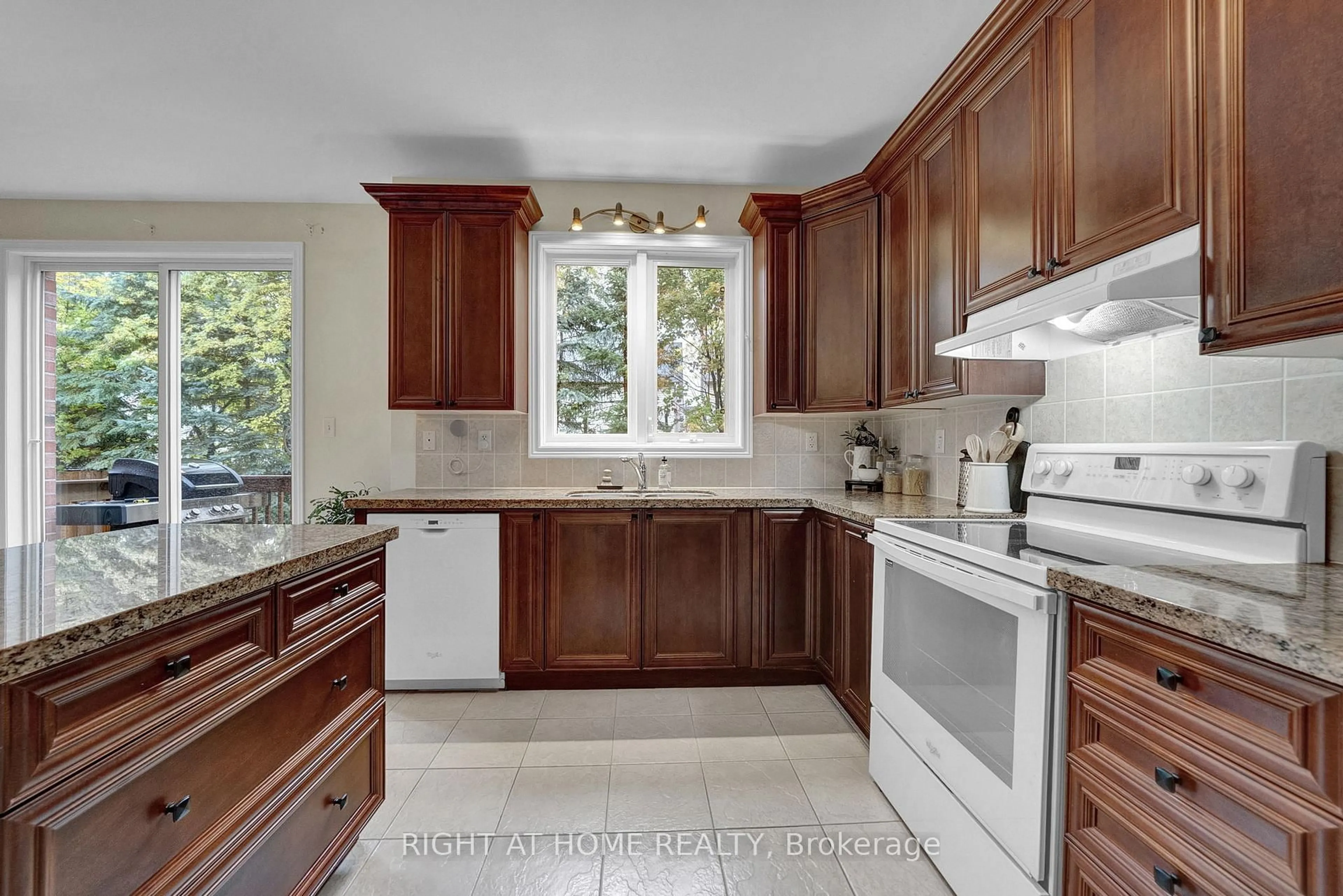 Standard kitchen, ceramic/tile floor for 187 Woodbine Ave, Oshawa Ontario L1L 0A5