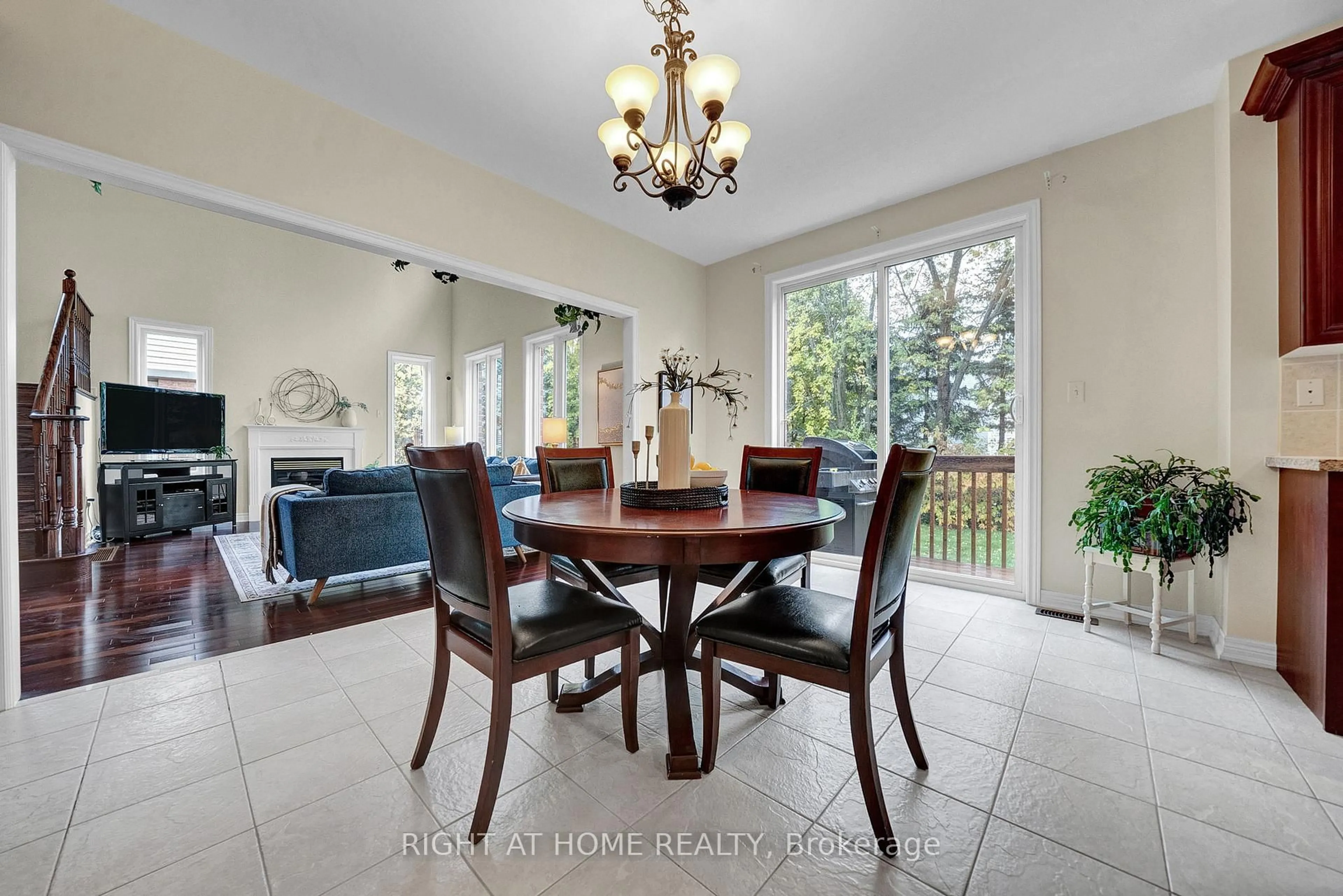 Dining room, ceramic/tile floor for 187 Woodbine Ave, Oshawa Ontario L1L 0A5
