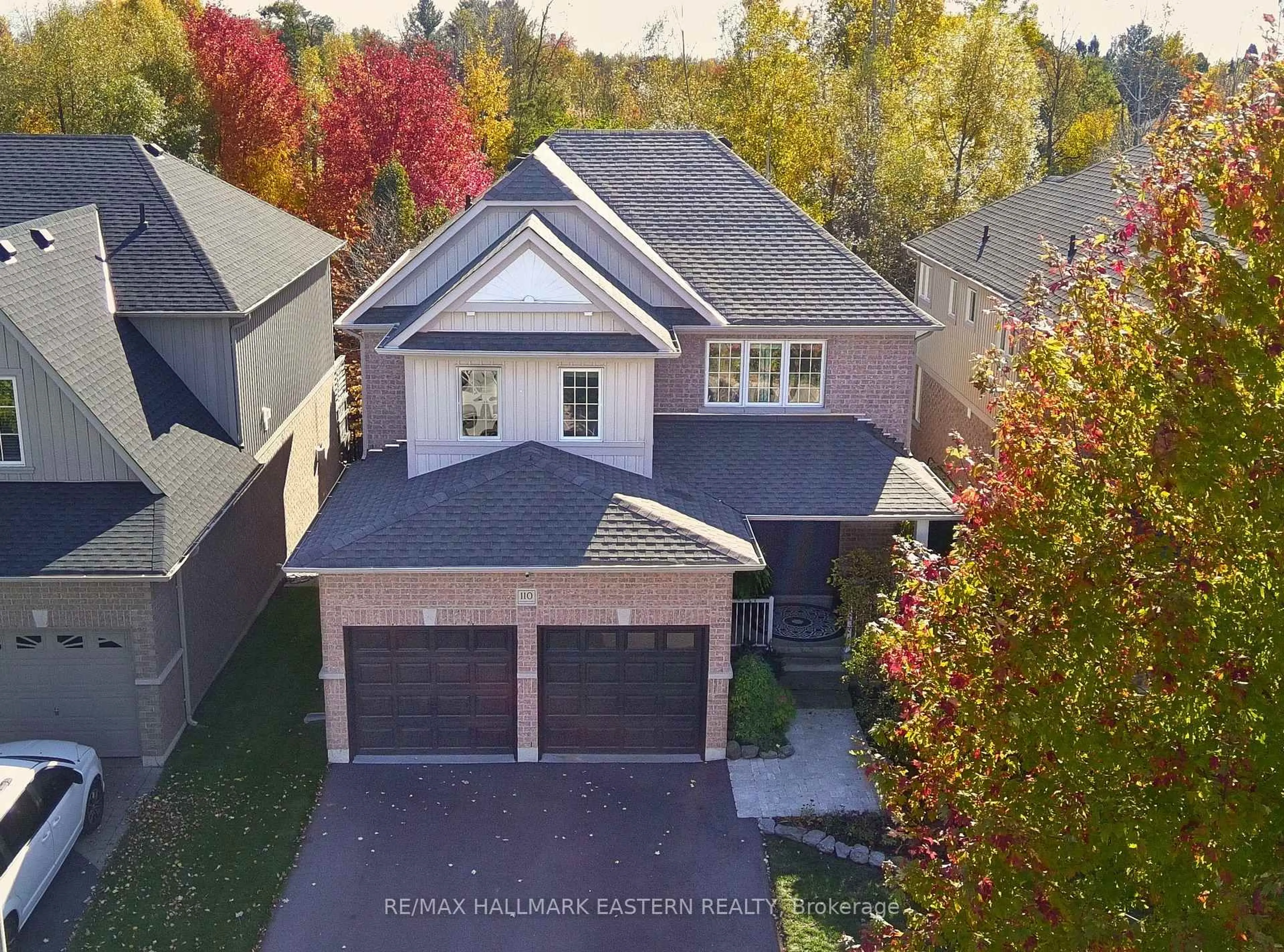 A pic from outside/outdoor area/front of a property/back of a property/a pic from drone, street for 110 Sleeman Sq, Clarington Ontario L1E 3K5
