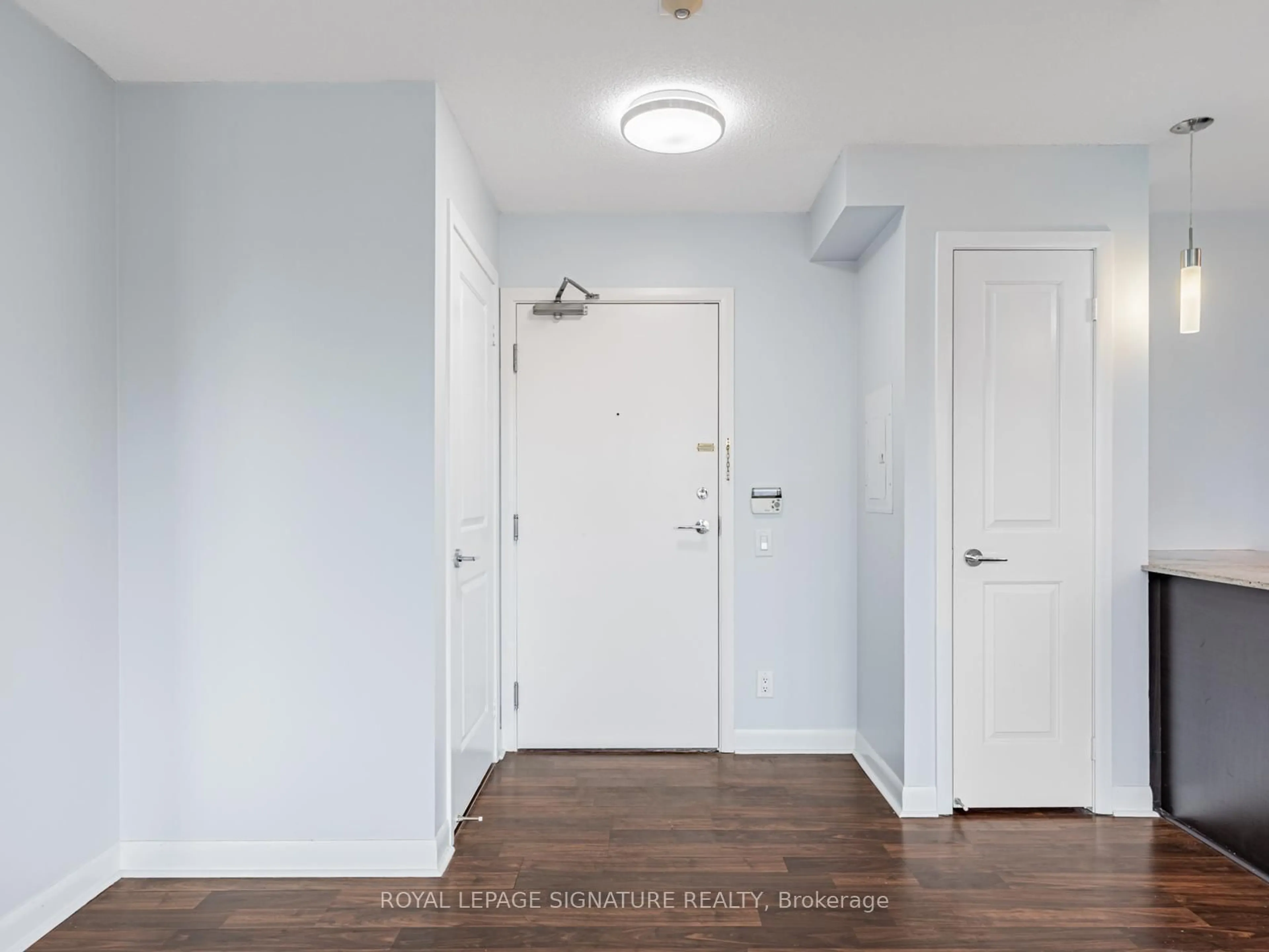 Indoor entryway for 25 Town Centre Crt #323, Toronto Ontario M1P 0B4