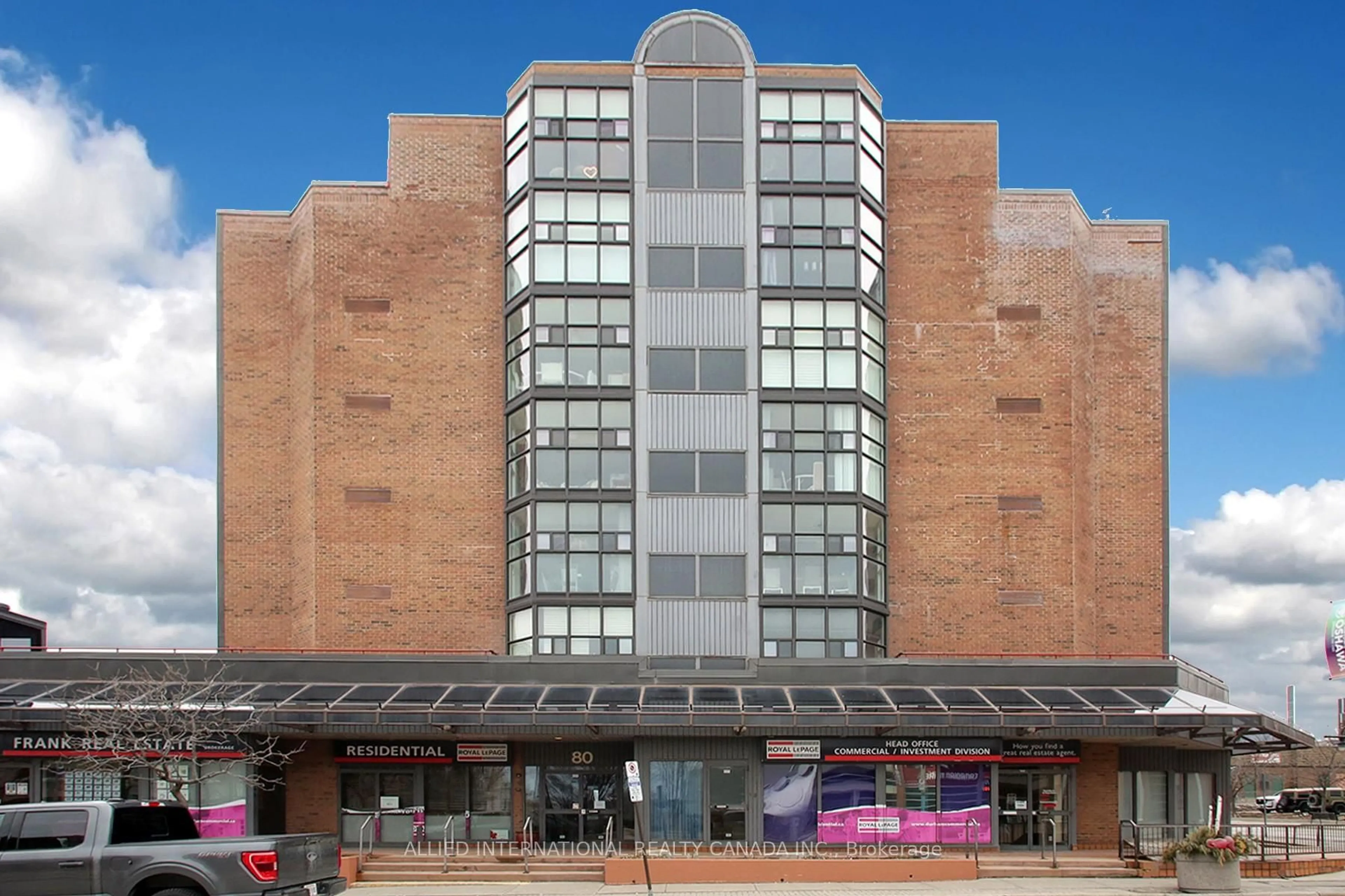 Indoor foyer for 80 Athol St #404, Oshawa Ontario L1H 8B7