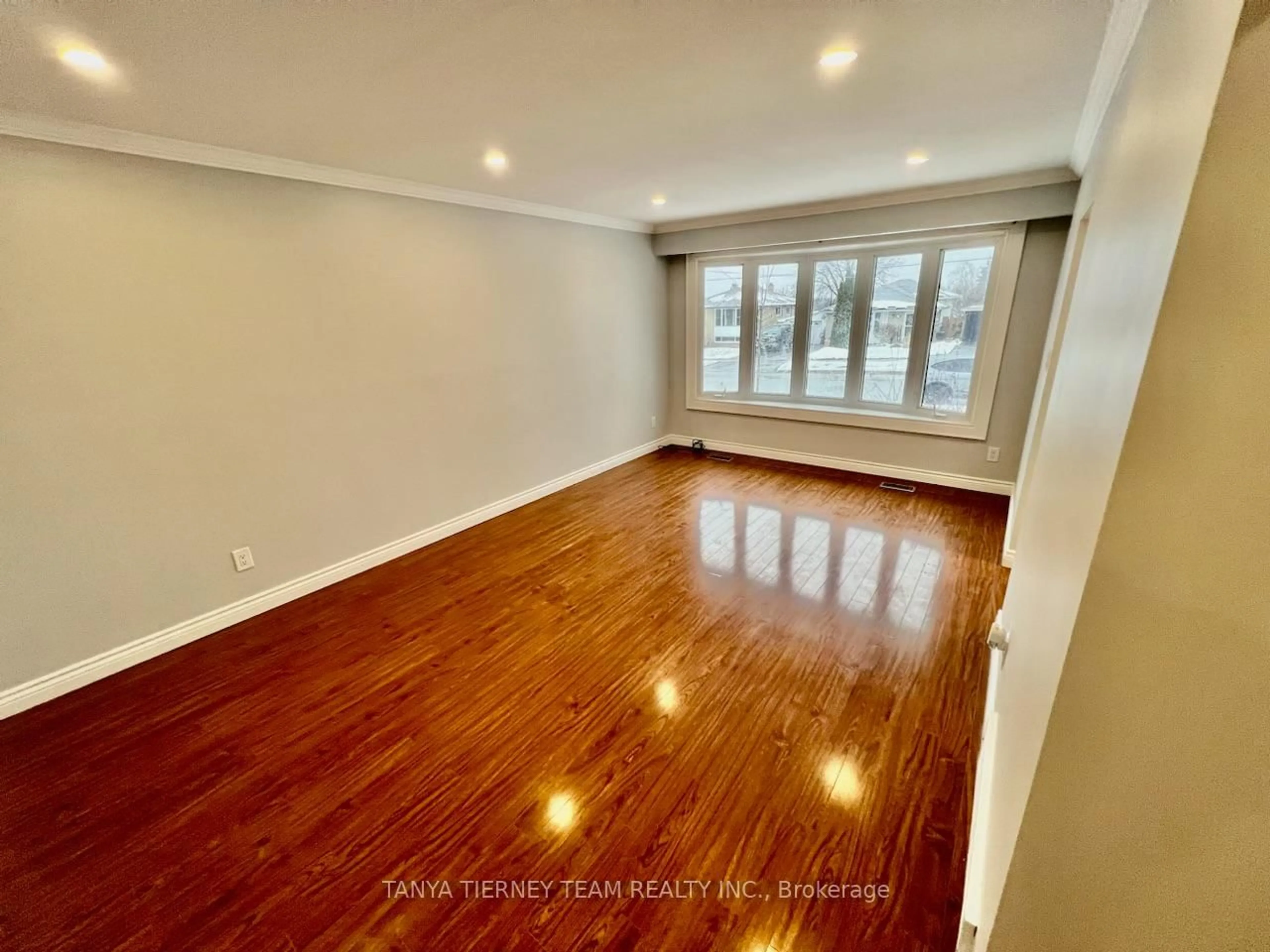 A pic of a room for 117 Keewatin St, Oshawa Ontario L1H 6Z2