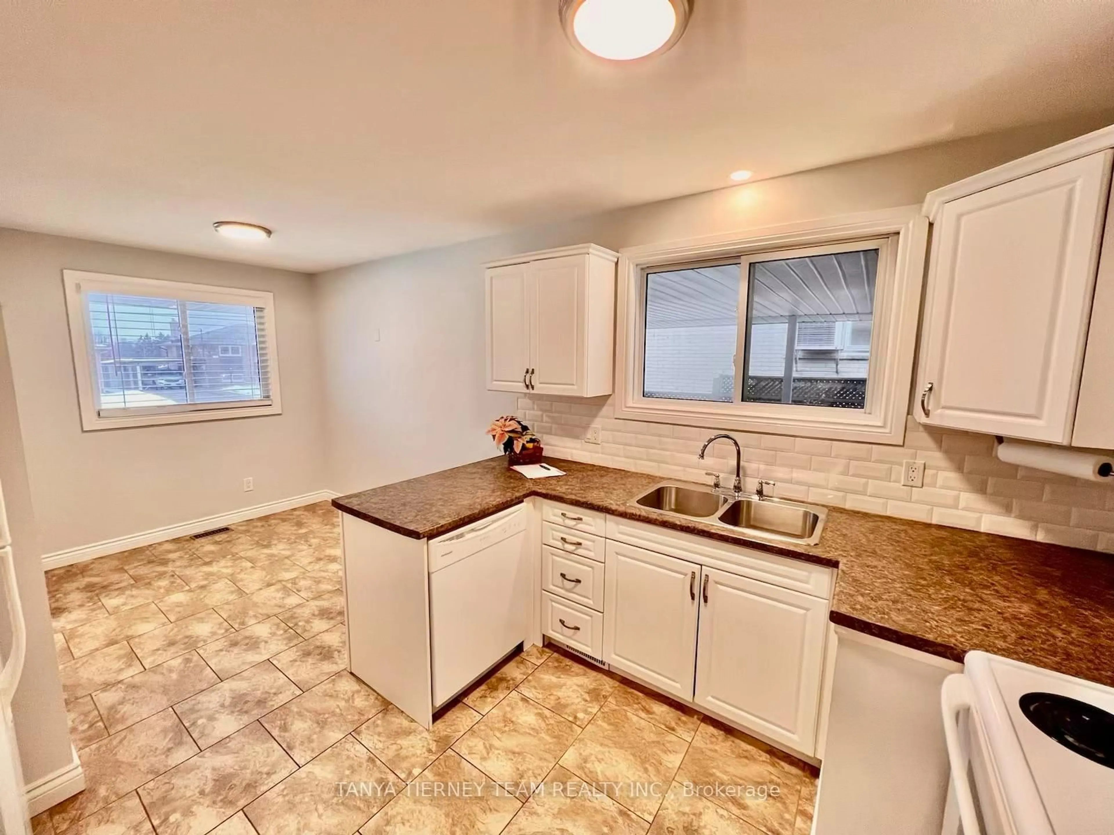 Unknown for 117 Keewatin St, Oshawa Ontario L1H 6Z2