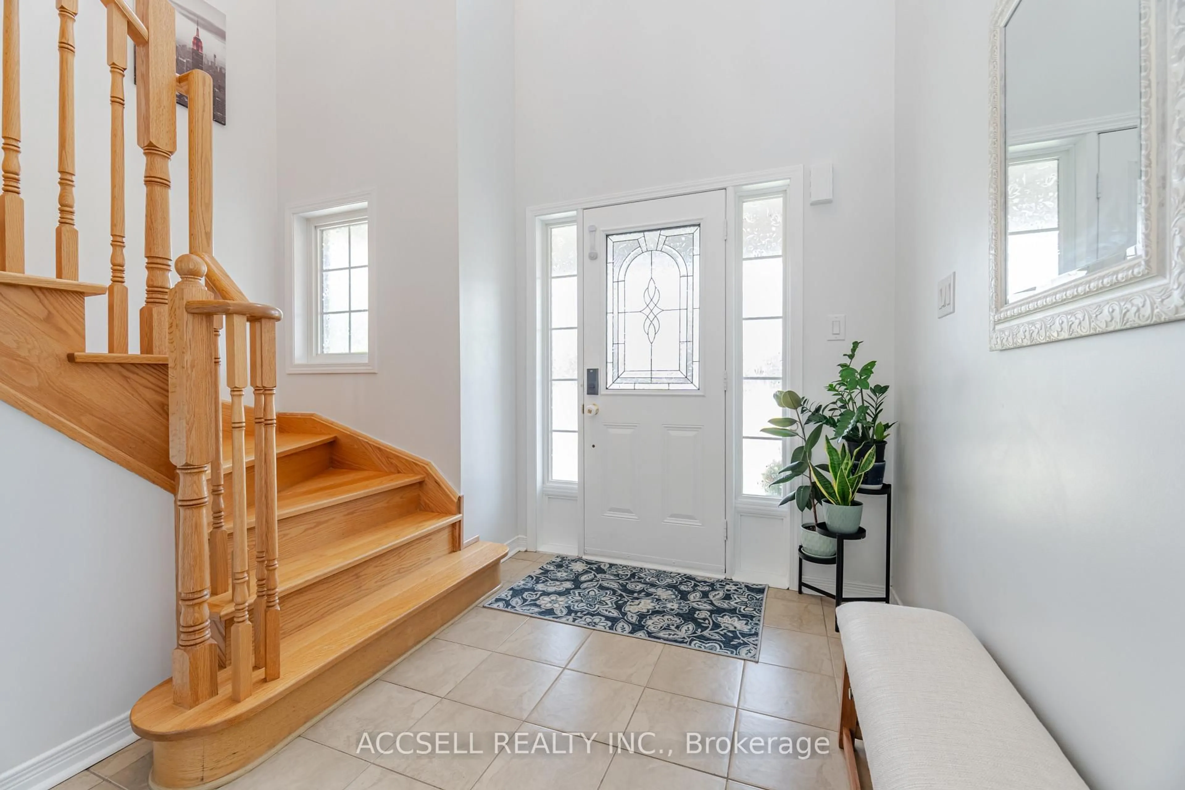 Indoor entryway for 79 Lobb Crt, Clarington Ontario L1C 0K4