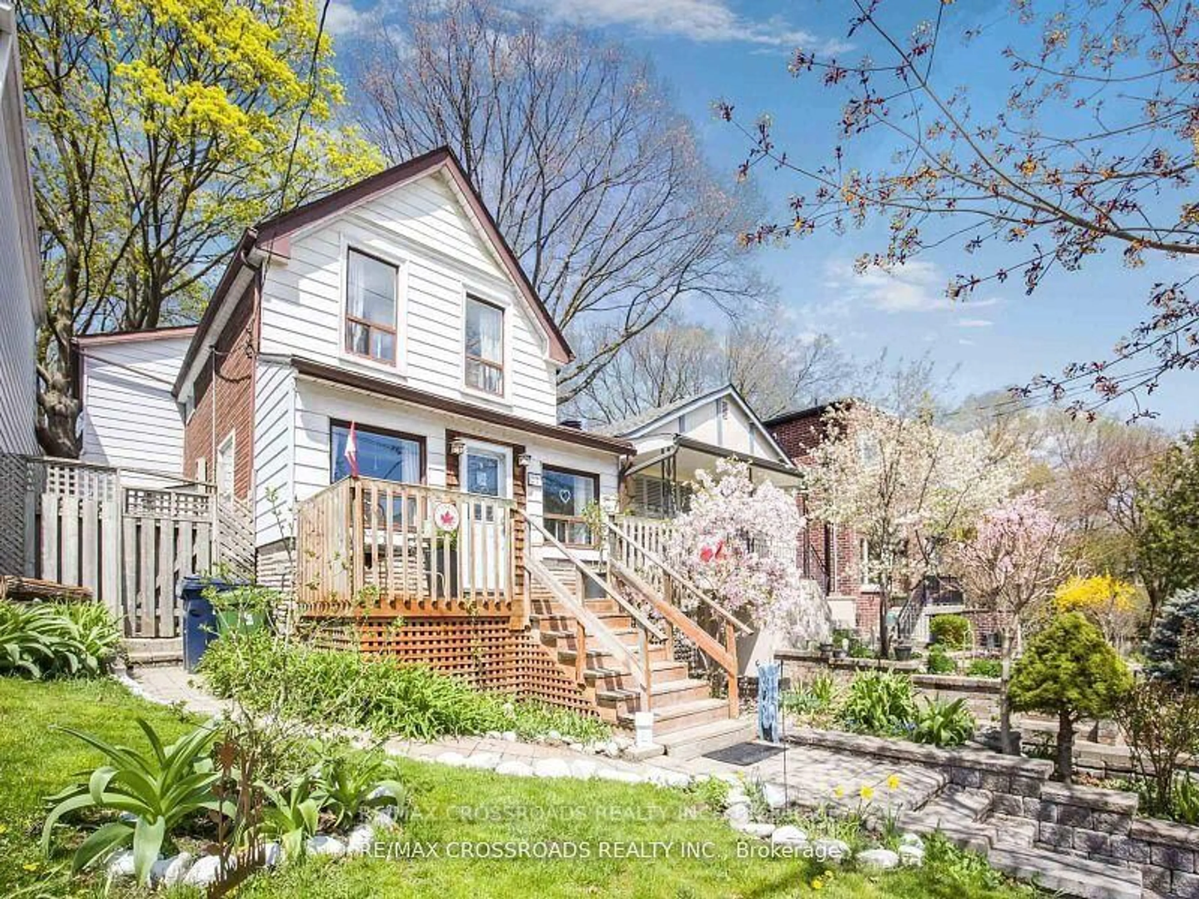 Unknown for 22 Ivy Ave, Toronto Ontario M4L 2H7