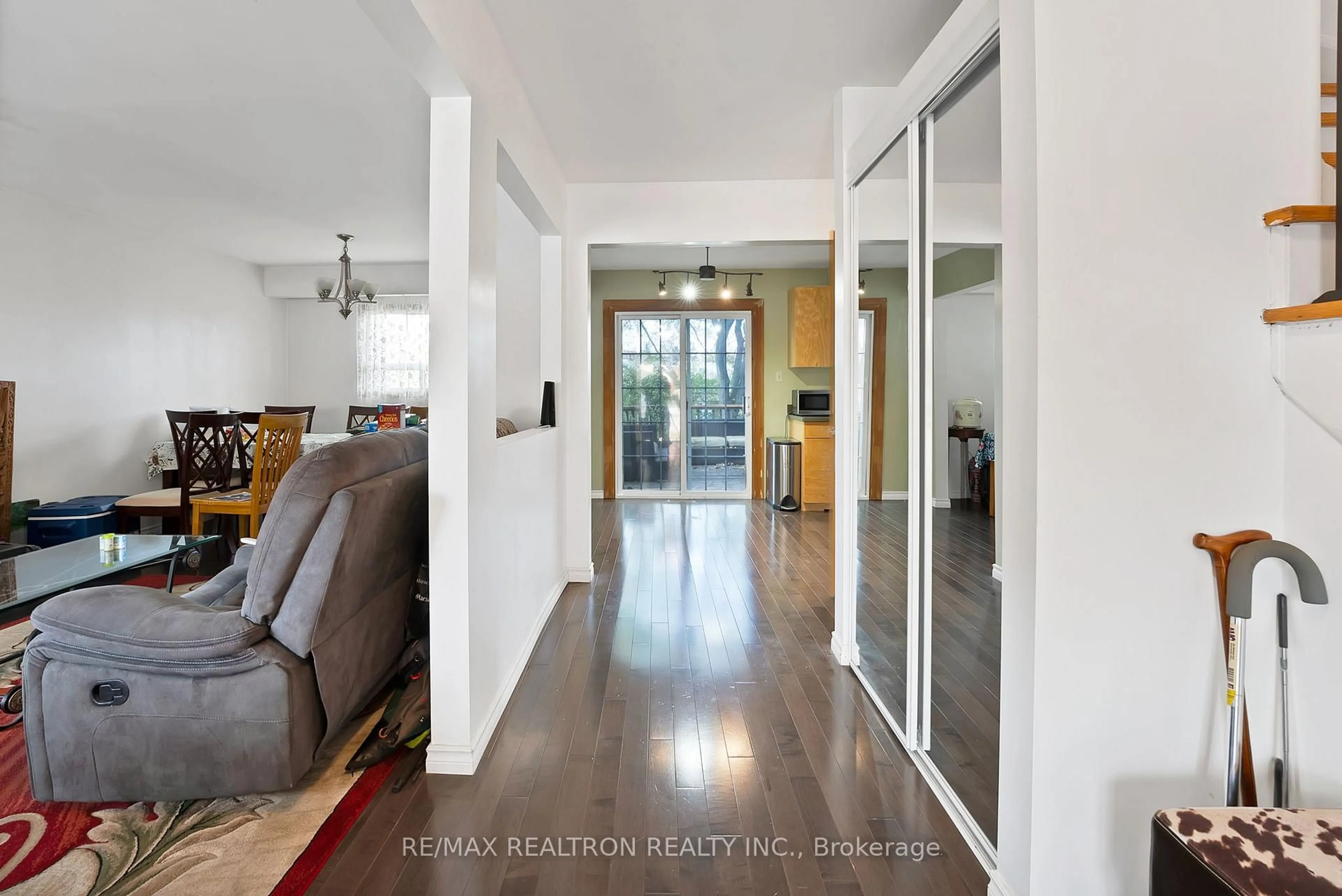 Indoor entryway for 22 Montavista St, Toronto Ontario M1G 3C2