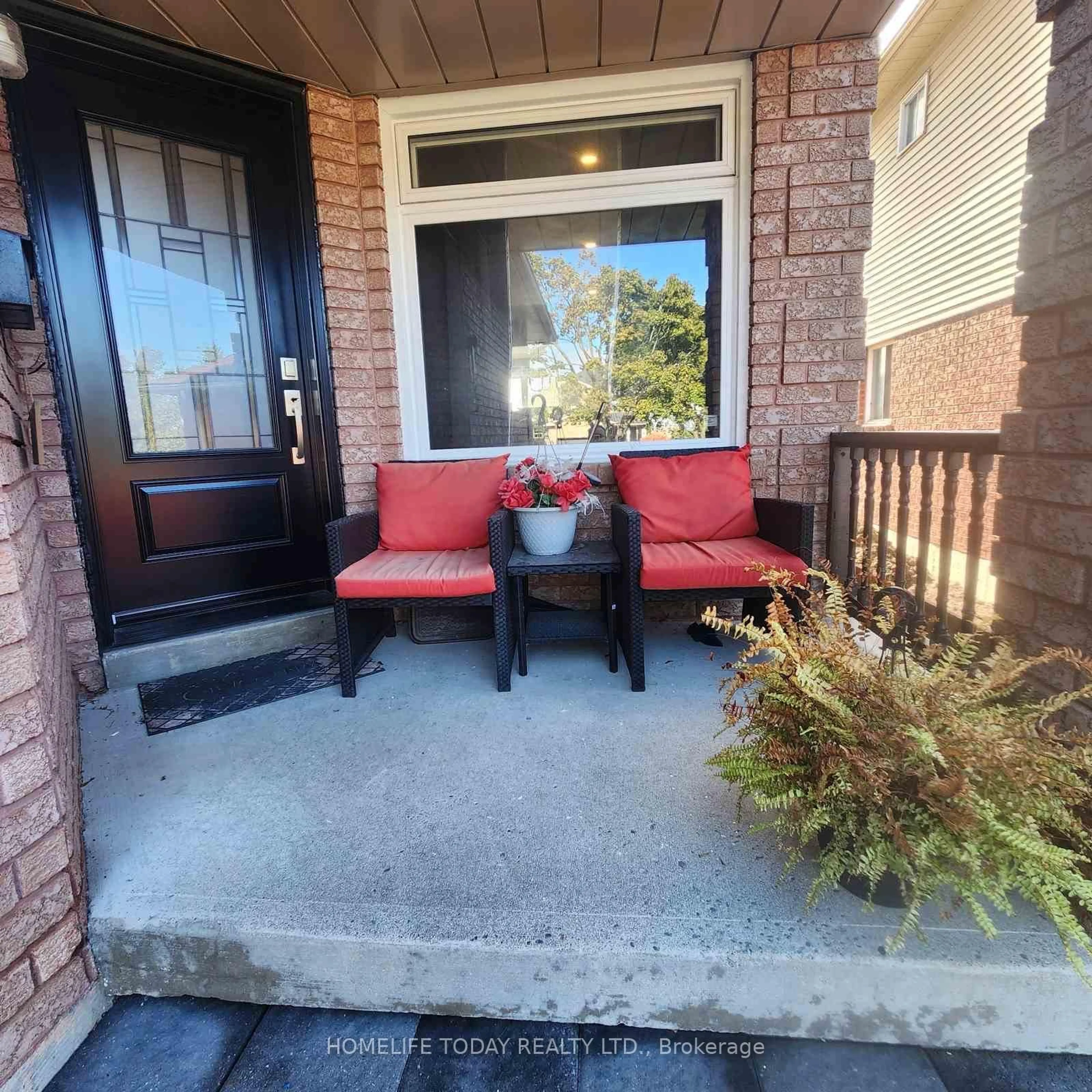 Indoor entryway for 13 Prestonway Dr, Clarington Ontario L1C 4S8