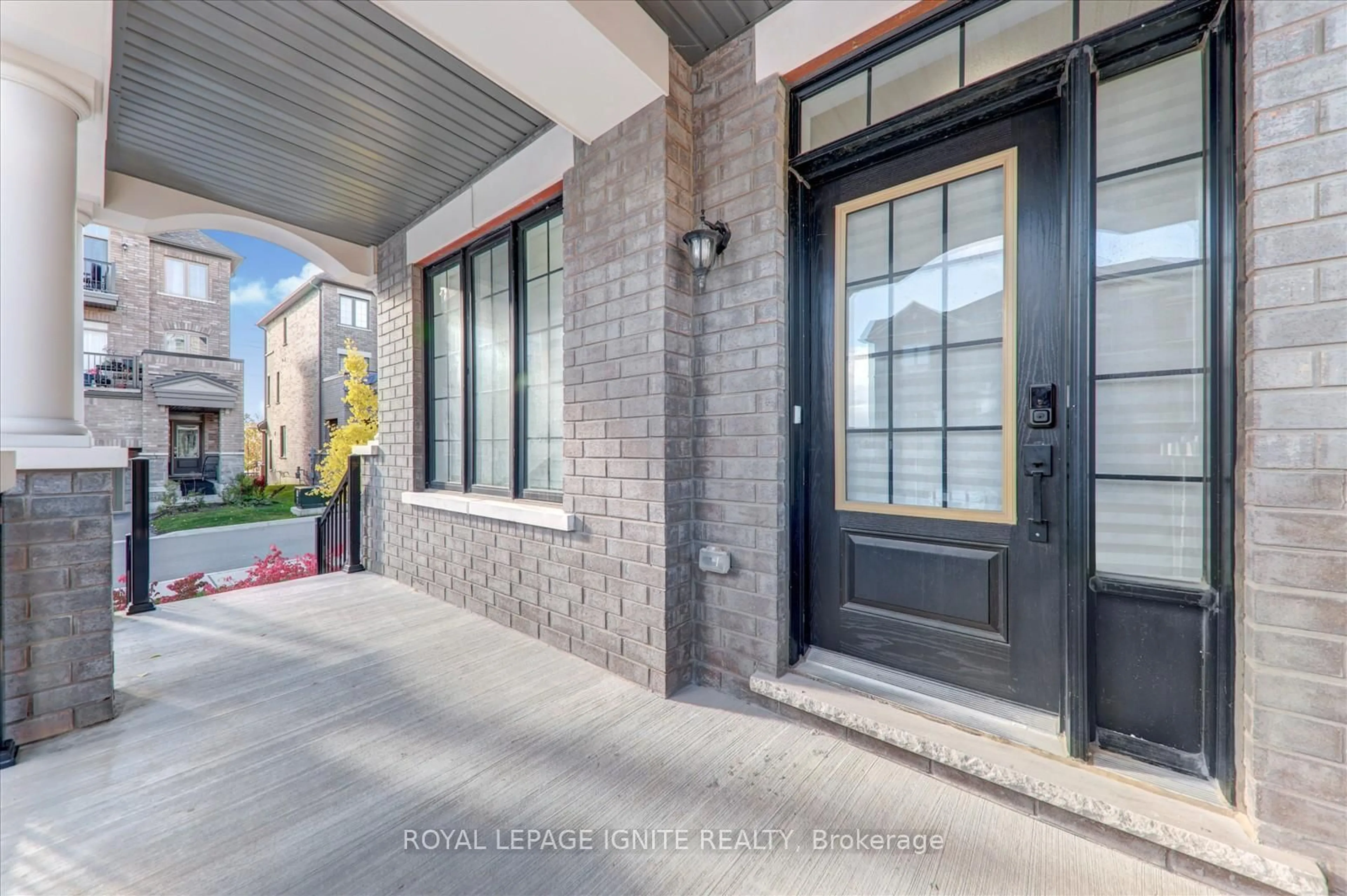 Indoor entryway for 8 Kingfisher Way, Whitby Ontario L1P 0K3