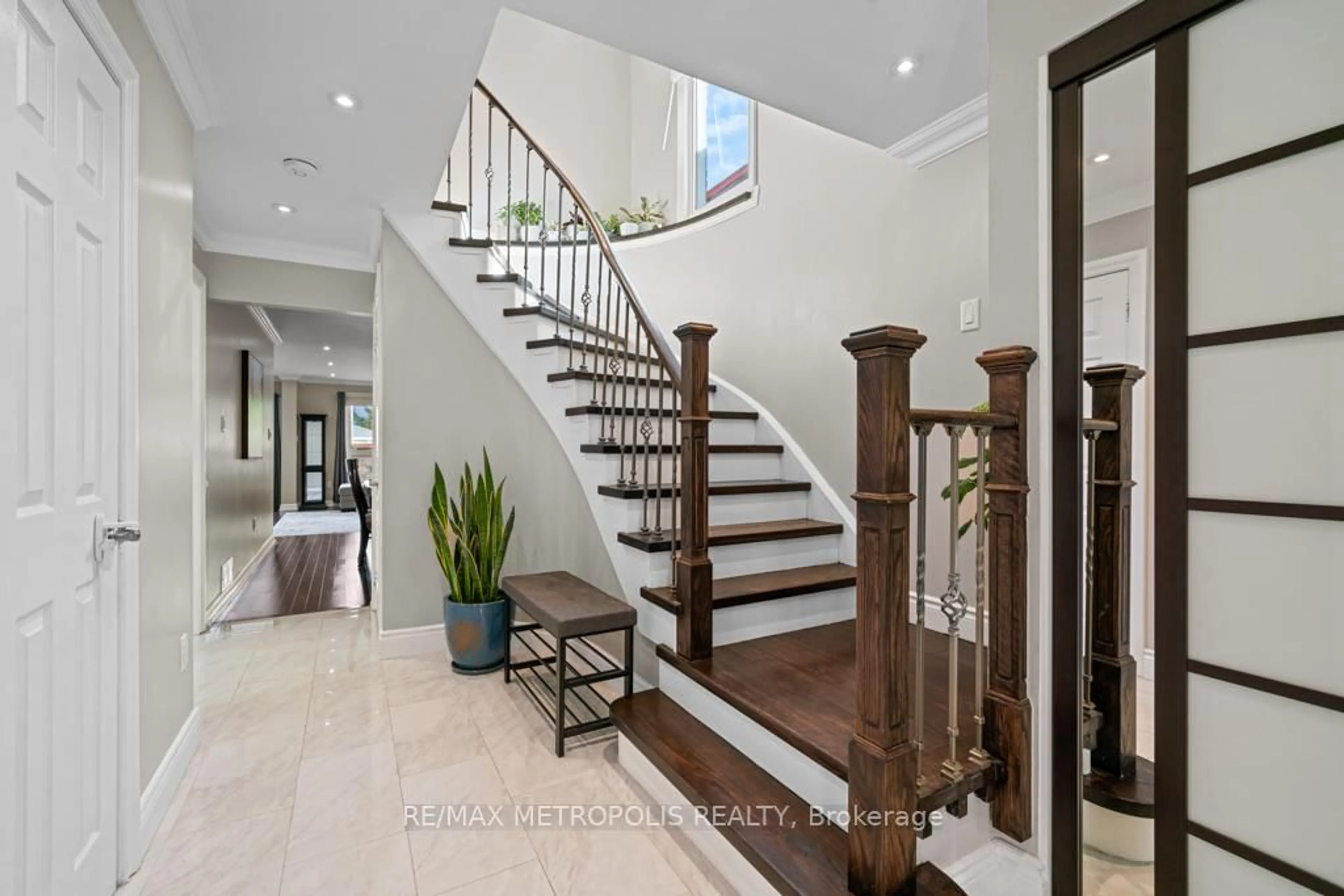 Unknown for 39 Hewitt Cres, Ajax Ontario L1S 7A6