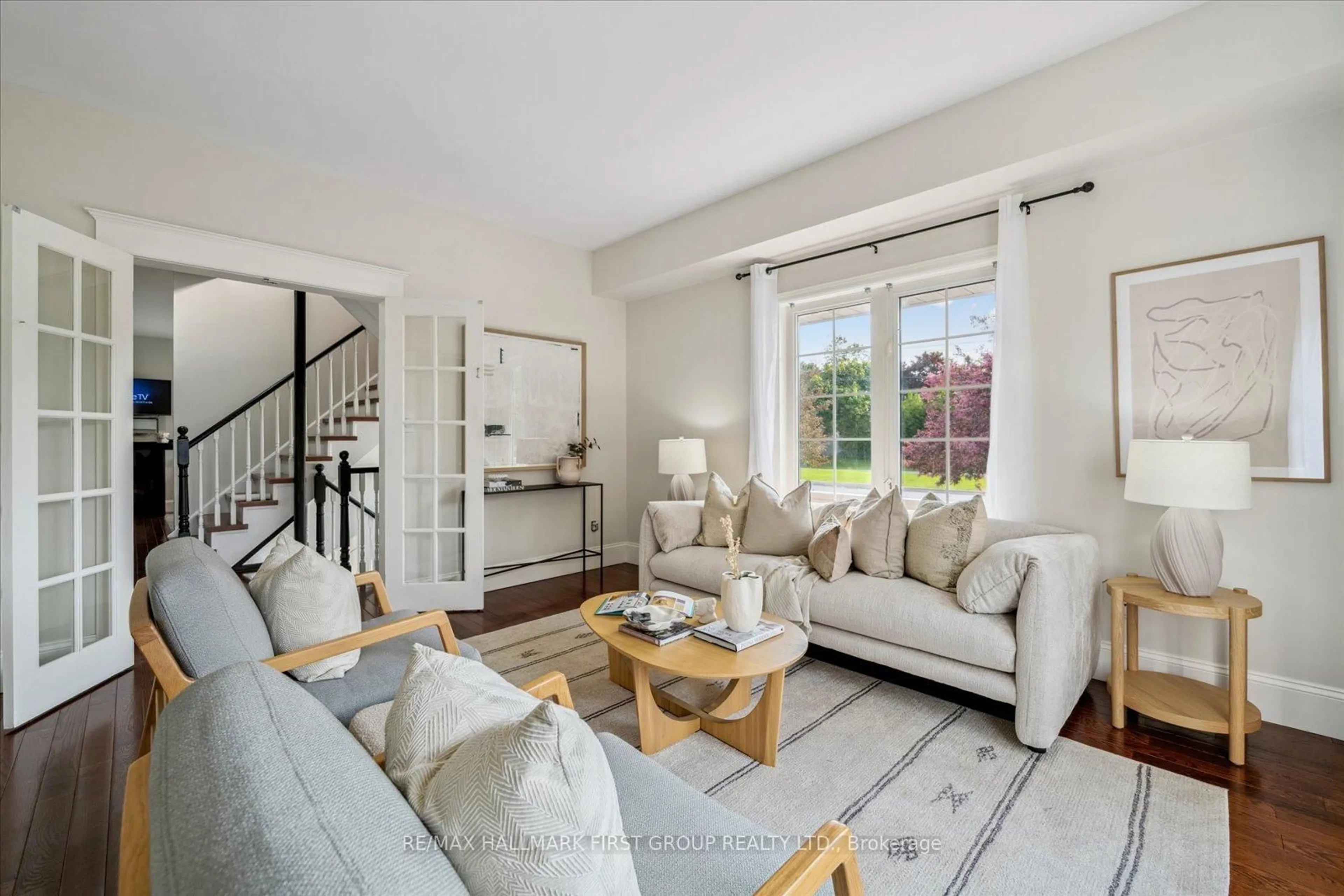 Living room with furniture, unknown for 937 Pickering Beach Rd, Ajax Ontario L1S 1G3