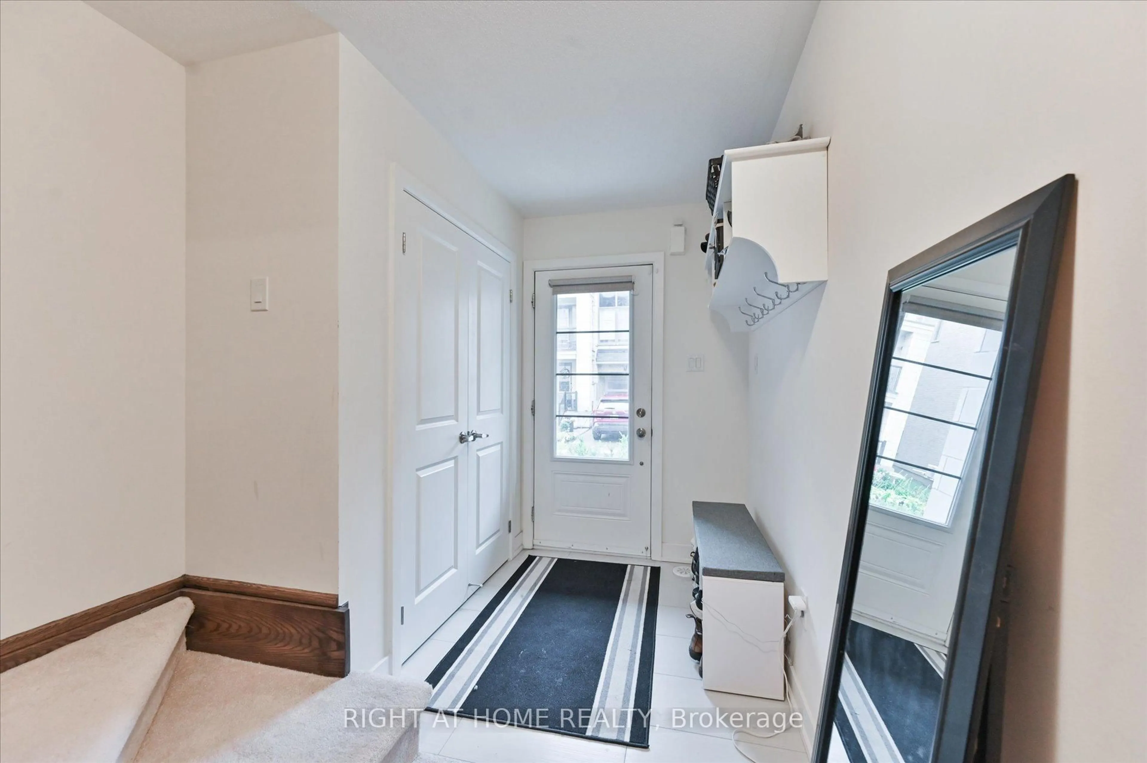 Indoor entryway for 28 Pallock Hill Way, Whitby Ontario L1R 0N5