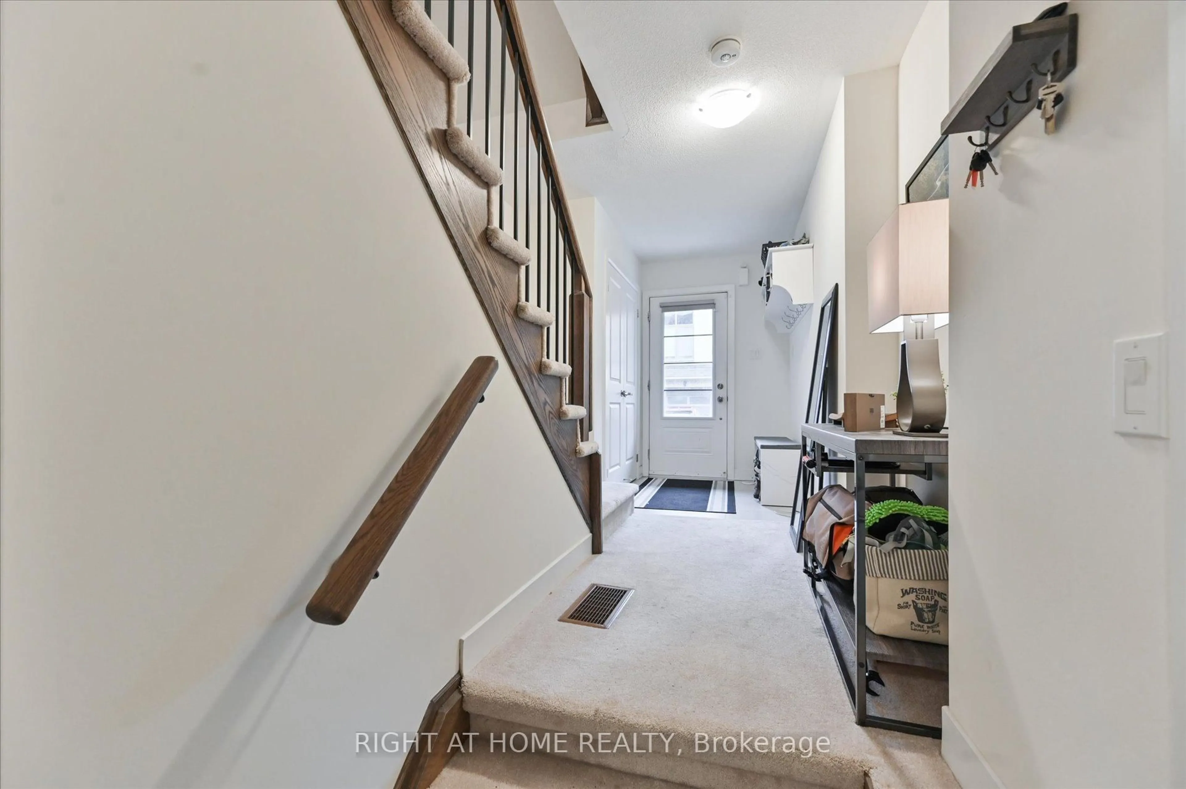 Unknown for 28 Pallock Hill Way, Whitby Ontario L1R 0N5