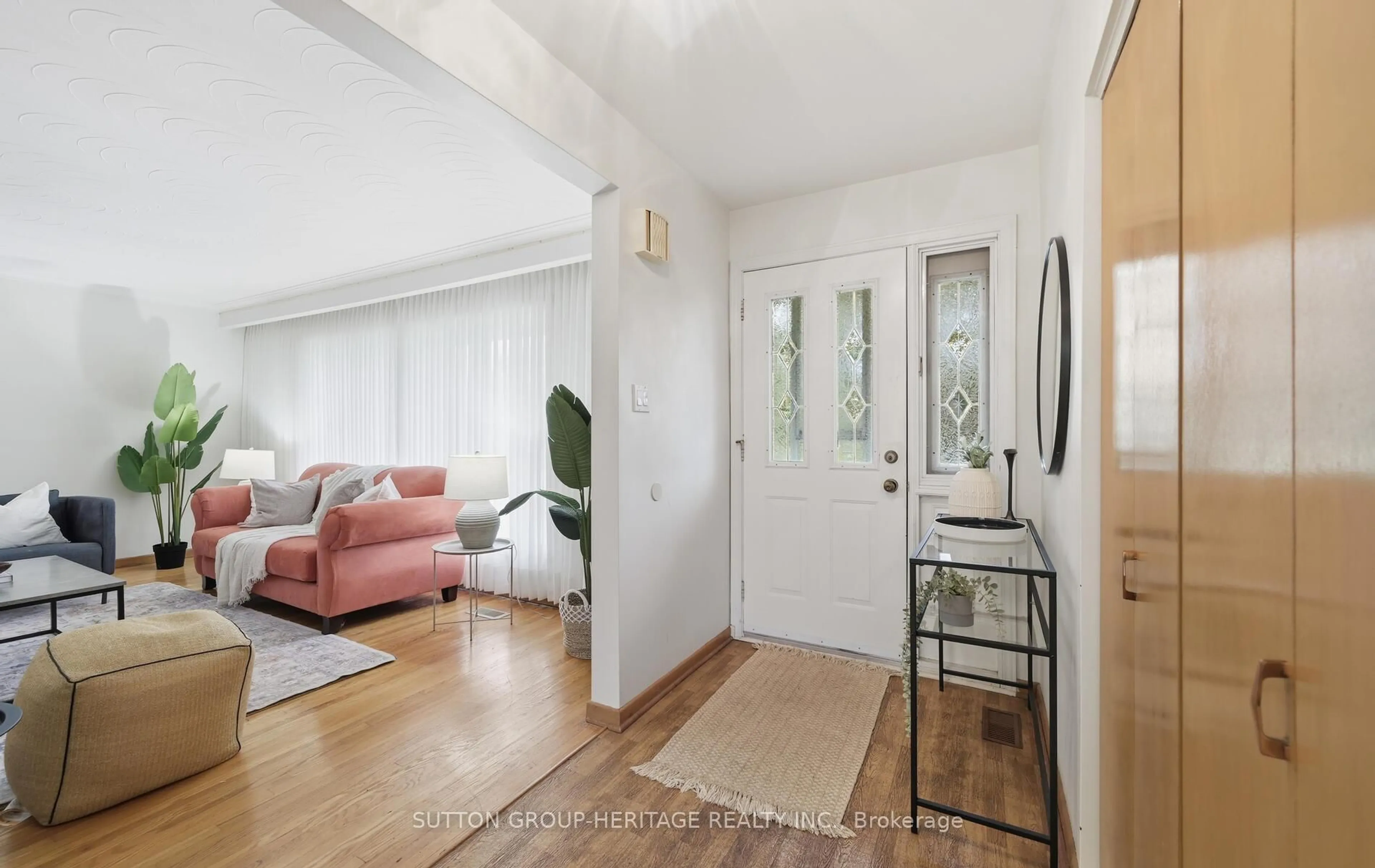 Indoor entryway for 40 Hills Rd, Ajax Ontario L1S 2W4