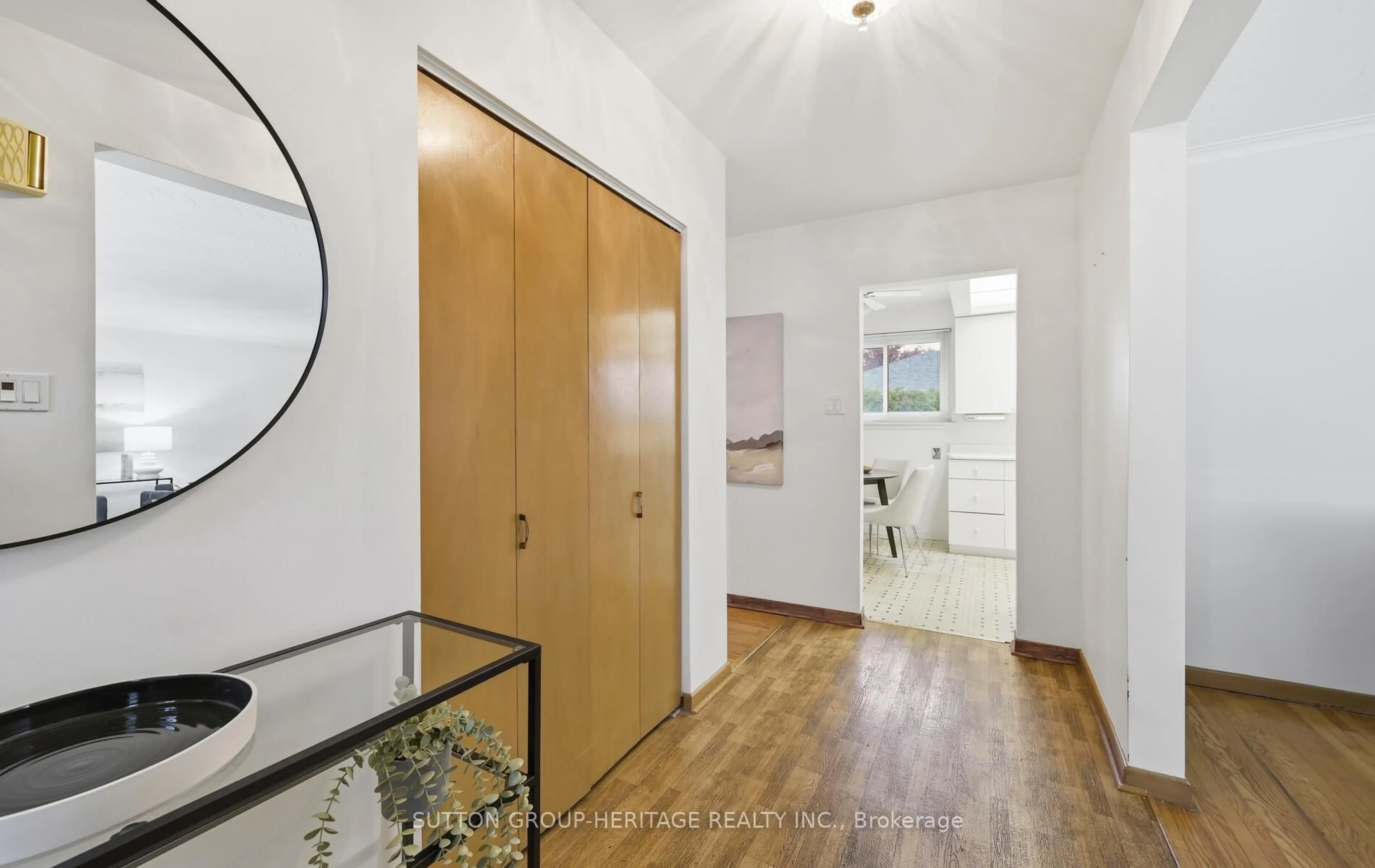 Indoor entryway for 40 Hills Rd, Ajax Ontario L1S 2W4