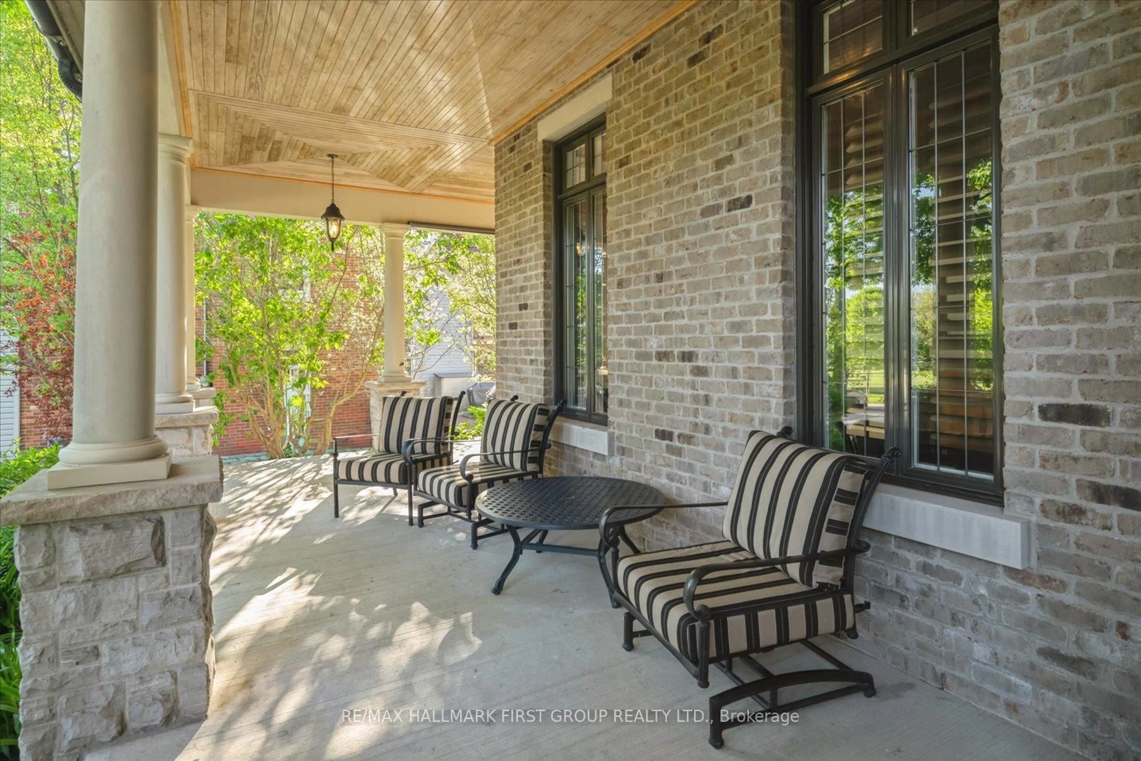 Patio, street for 134 Front St, Whitby Ontario L1N 1A1