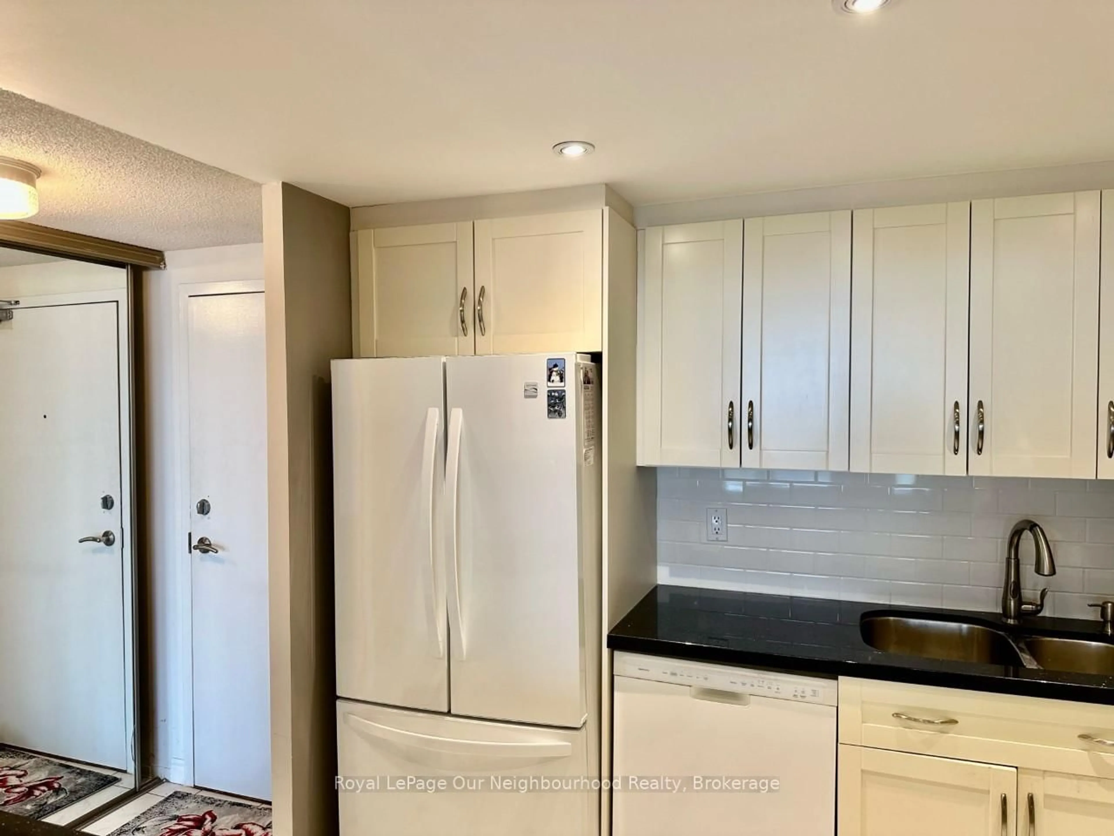 Standard kitchen, unknown for 20 Dean Park Rd #611, Toronto Ontario M1B 3G9