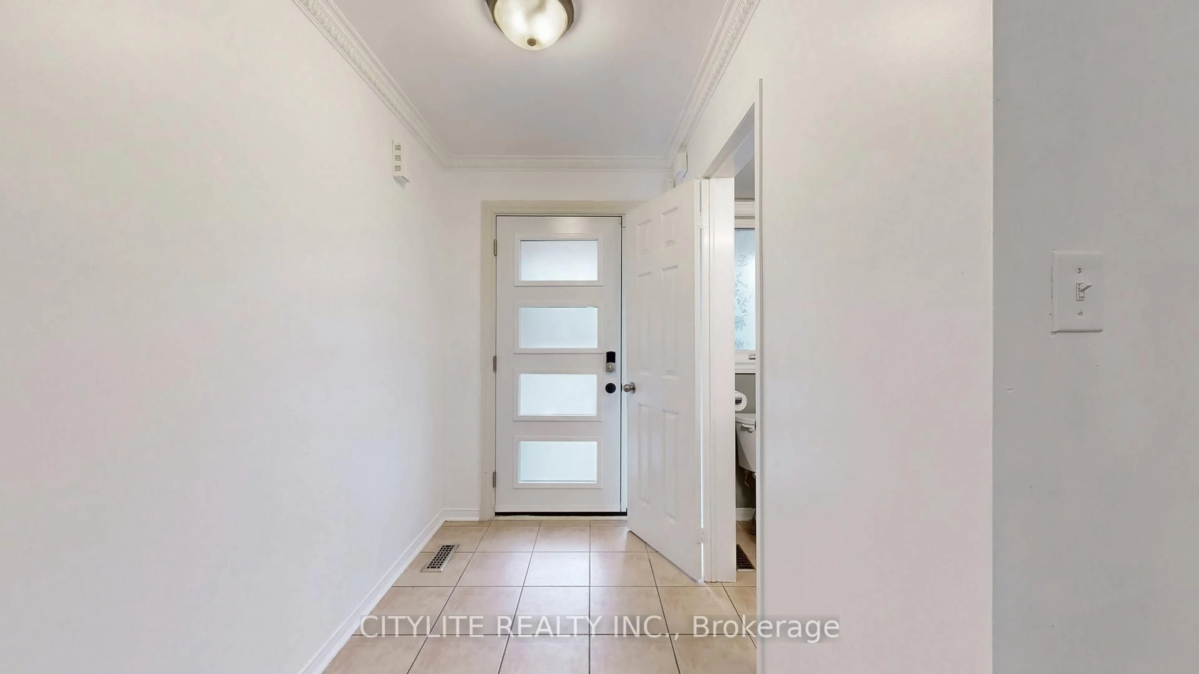 Indoor entryway for 466 Whitby Shores Green Way, Whitby Ontario L1N 9R4