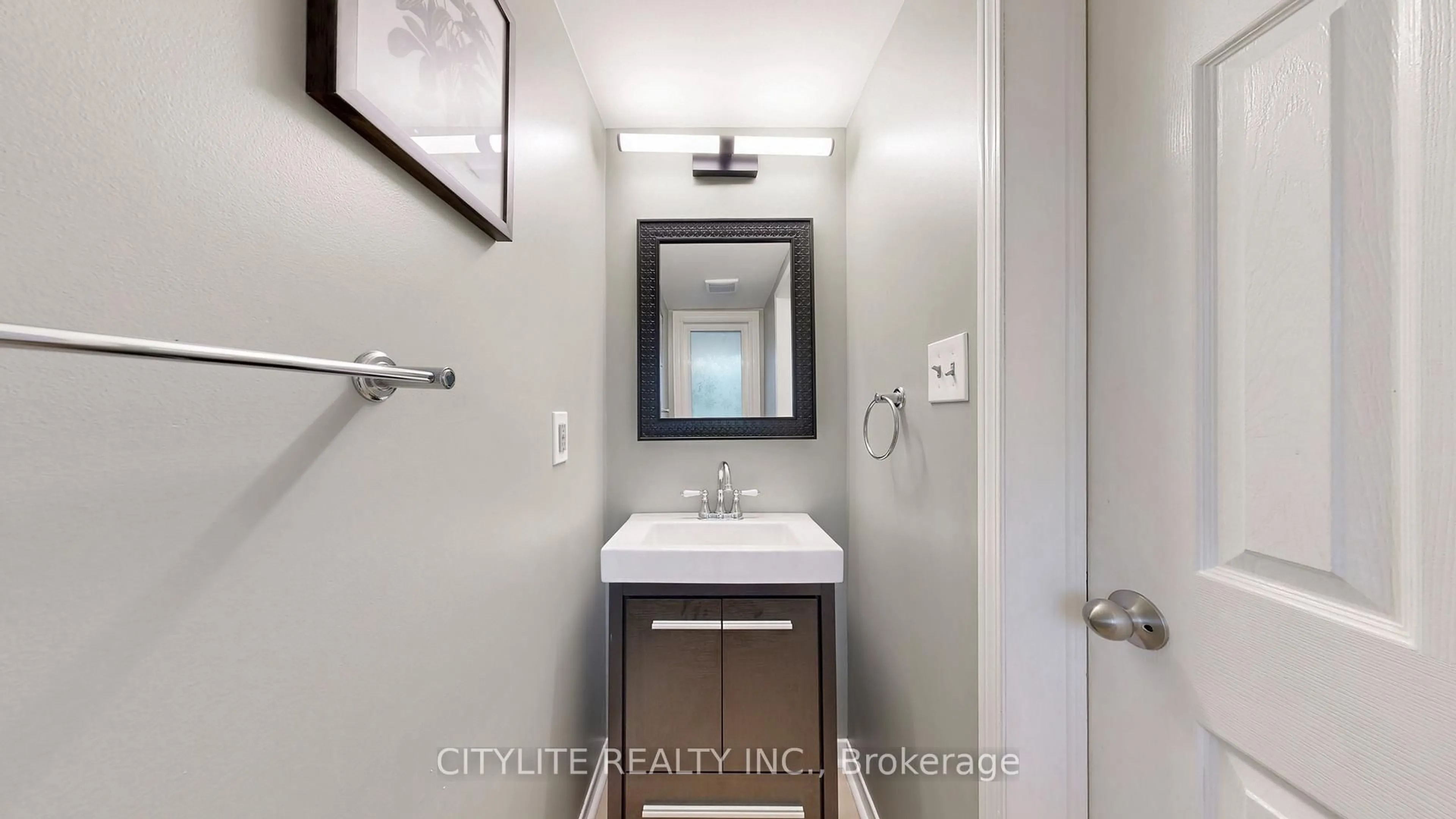 Standard bathroom, ceramic/tile floor for 466 Whitby Shores Green Way, Whitby Ontario L1N 9R4