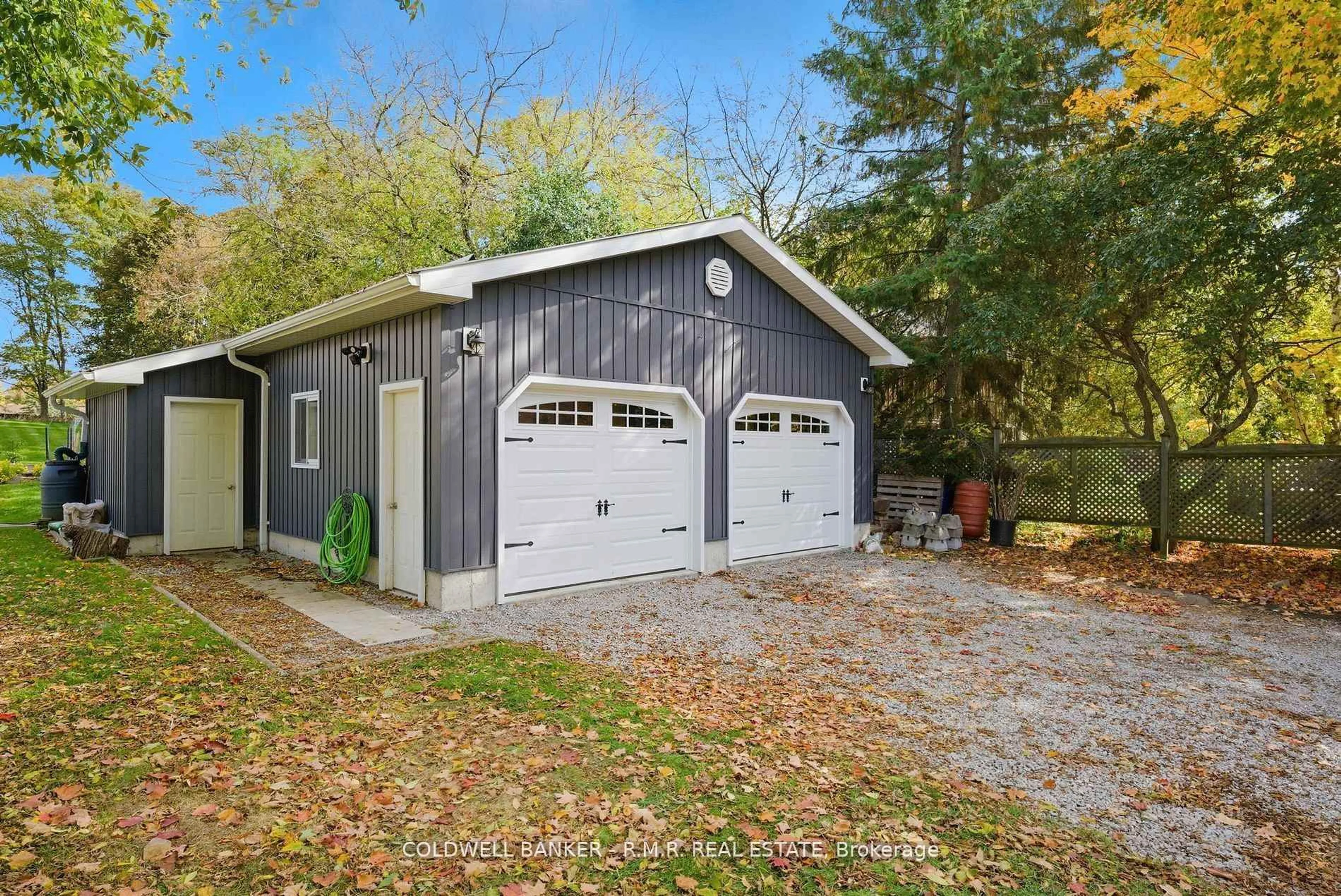 Indoor garage for 5067 Wixson St, Pickering Ontario L1Y 1B5