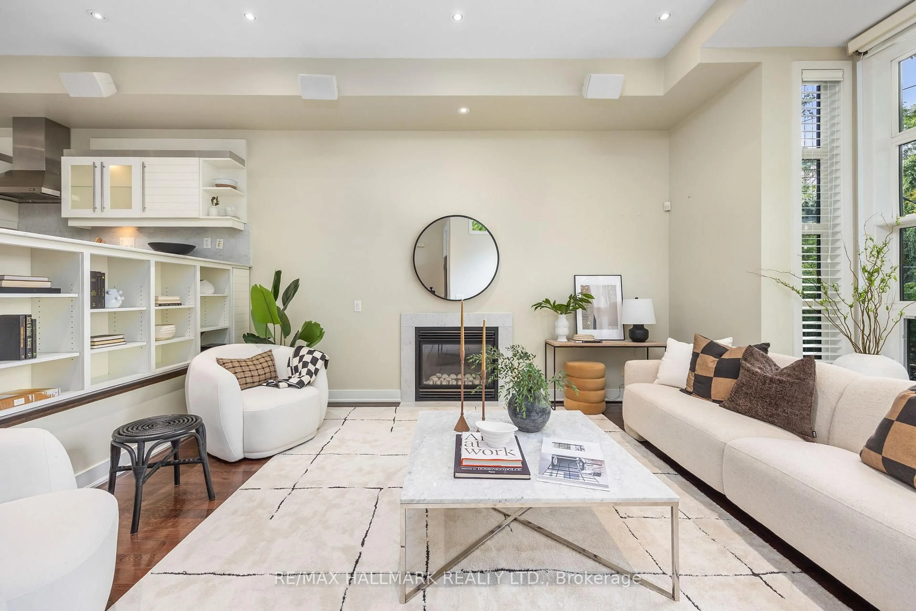 Living room with furniture, unknown for 29B Beechwood Dr, Toronto Ontario M4K 3H7