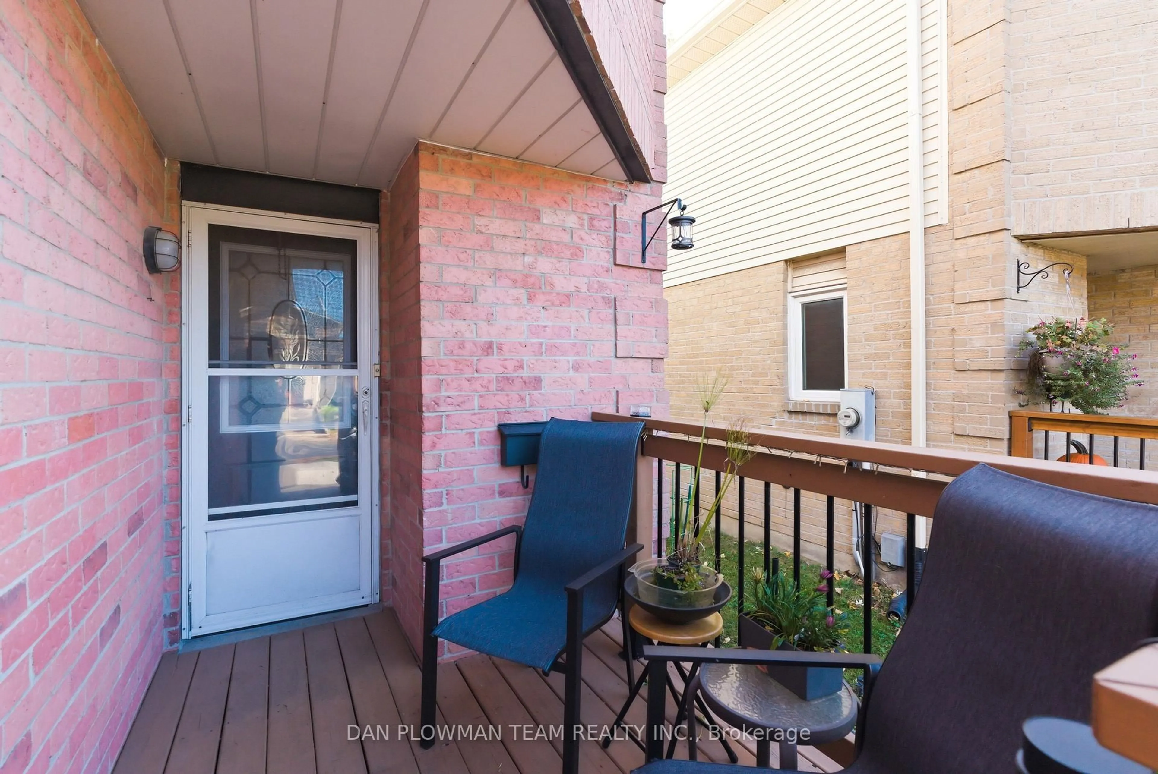 Balcony in the apartment, street for 312 Sheffield Crt, Oshawa Ontario L1J 8J3