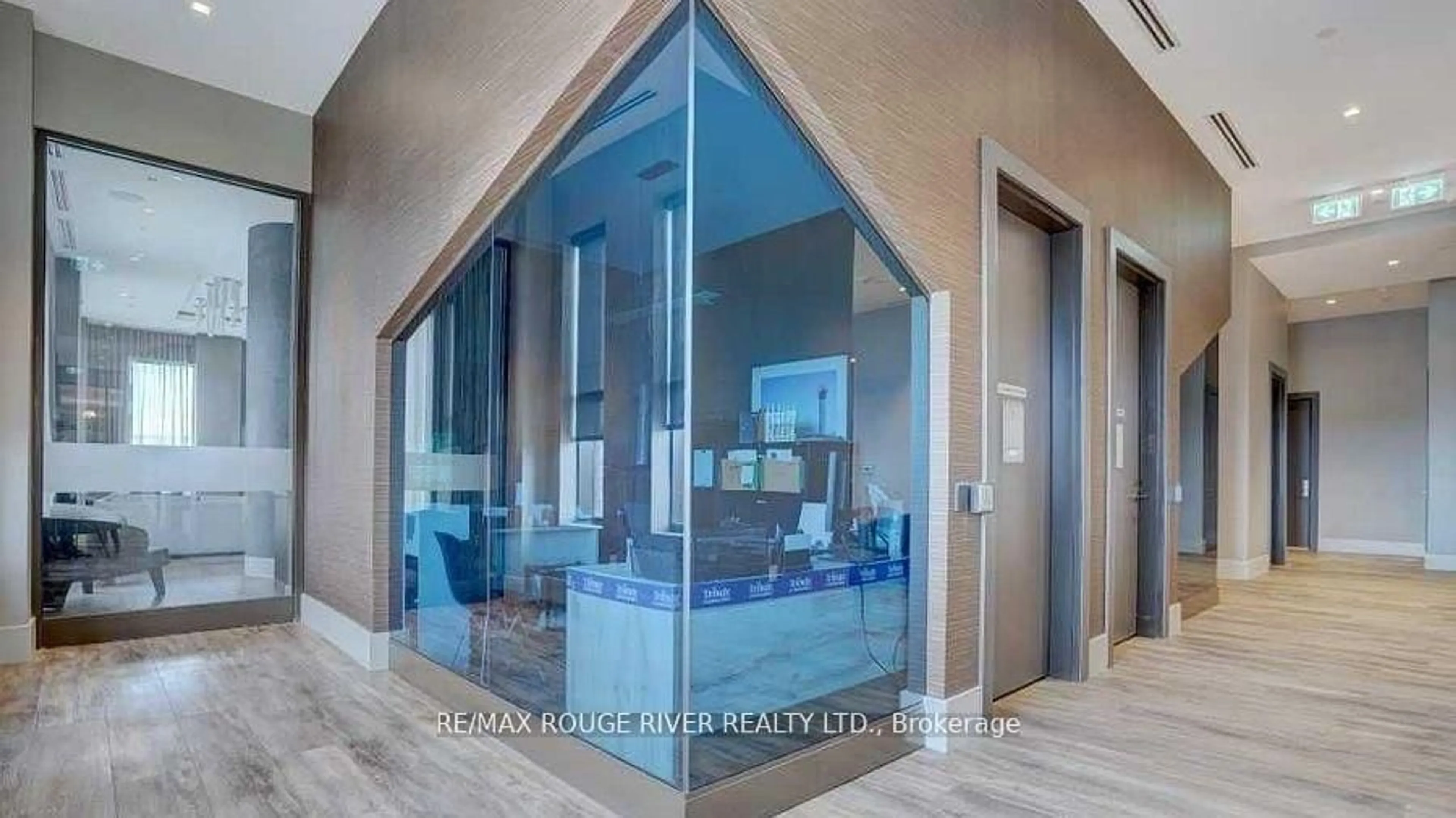 Indoor foyer for 2550 Simcoe St #1001, Oshawa Ontario L1L 0R5