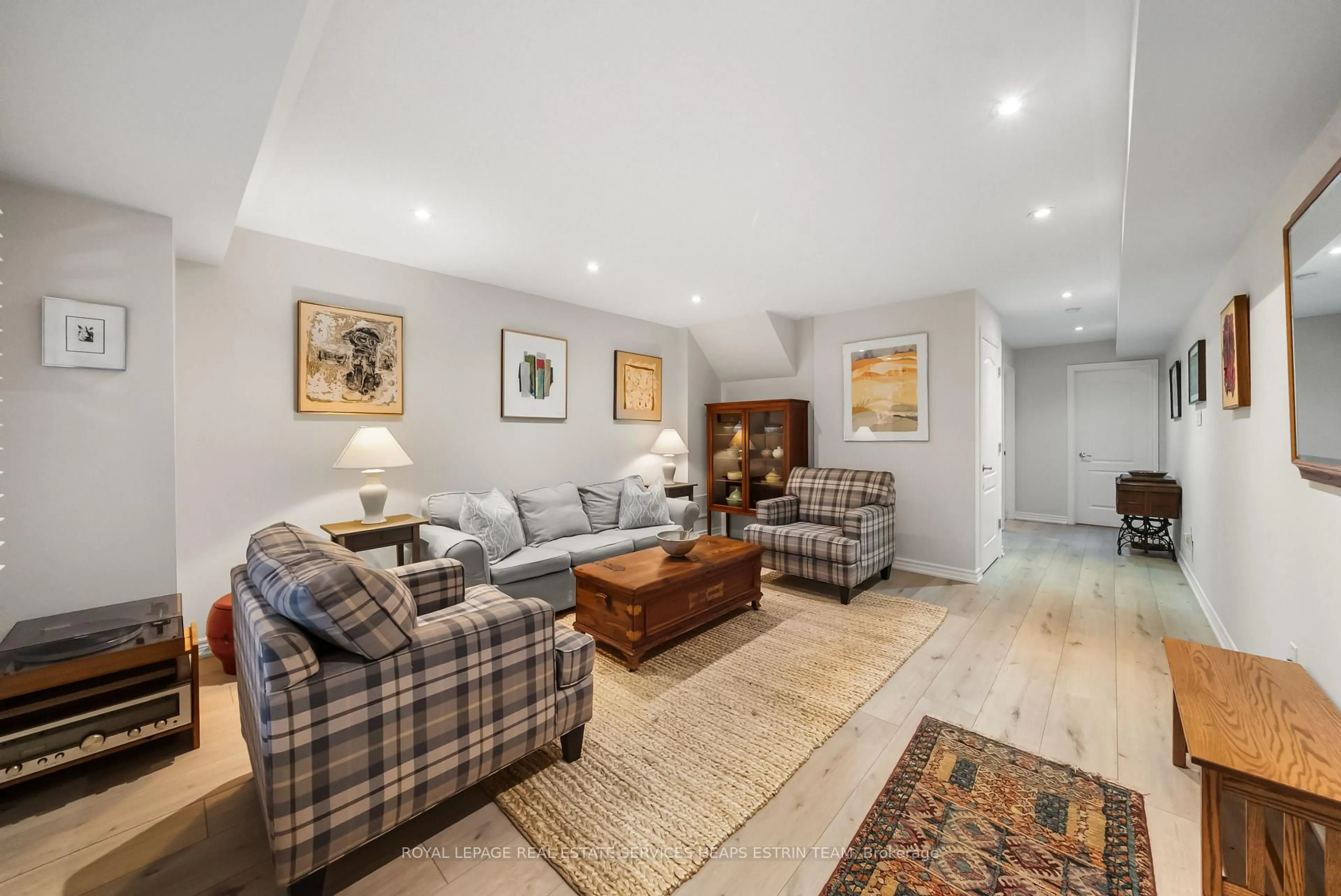 Living room with furniture, unknown for 84 Woodbine Ave, Toronto Ontario M4L 2A2