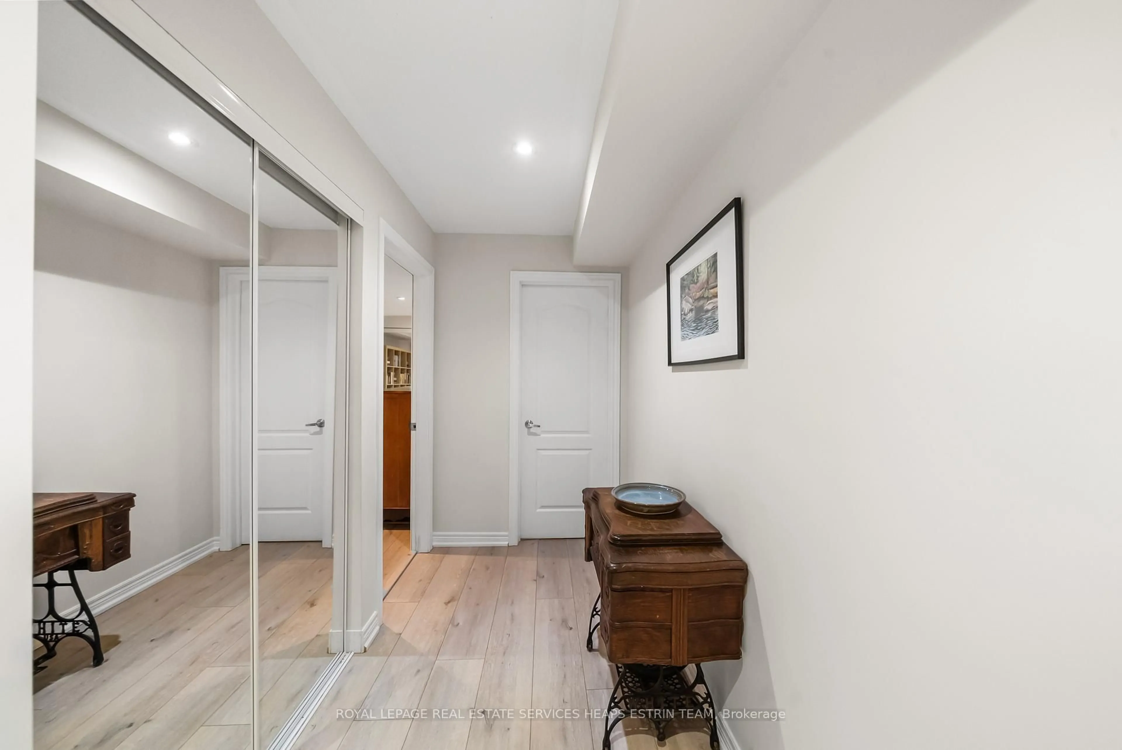 Unknown for 84 Woodbine Ave, Toronto Ontario M4L 2A2