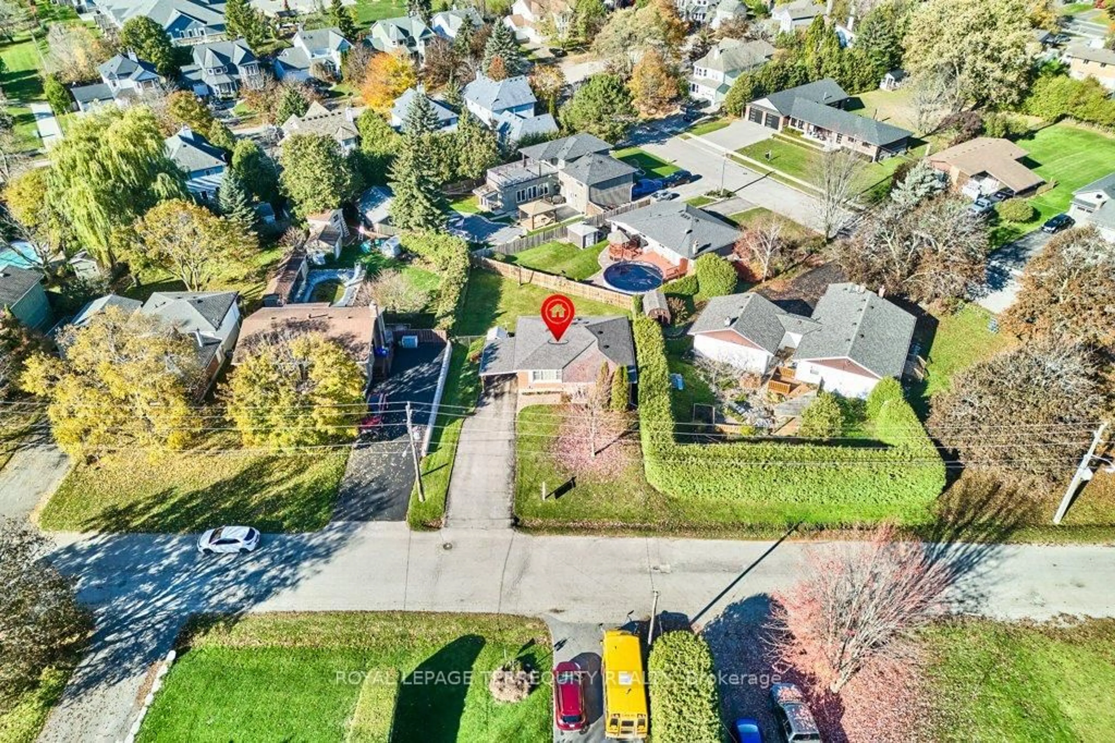 A pic from outside/outdoor area/front of a property/back of a property/a pic from drone, street for 60 Allan St, Scugog Ontario L9L 1G1