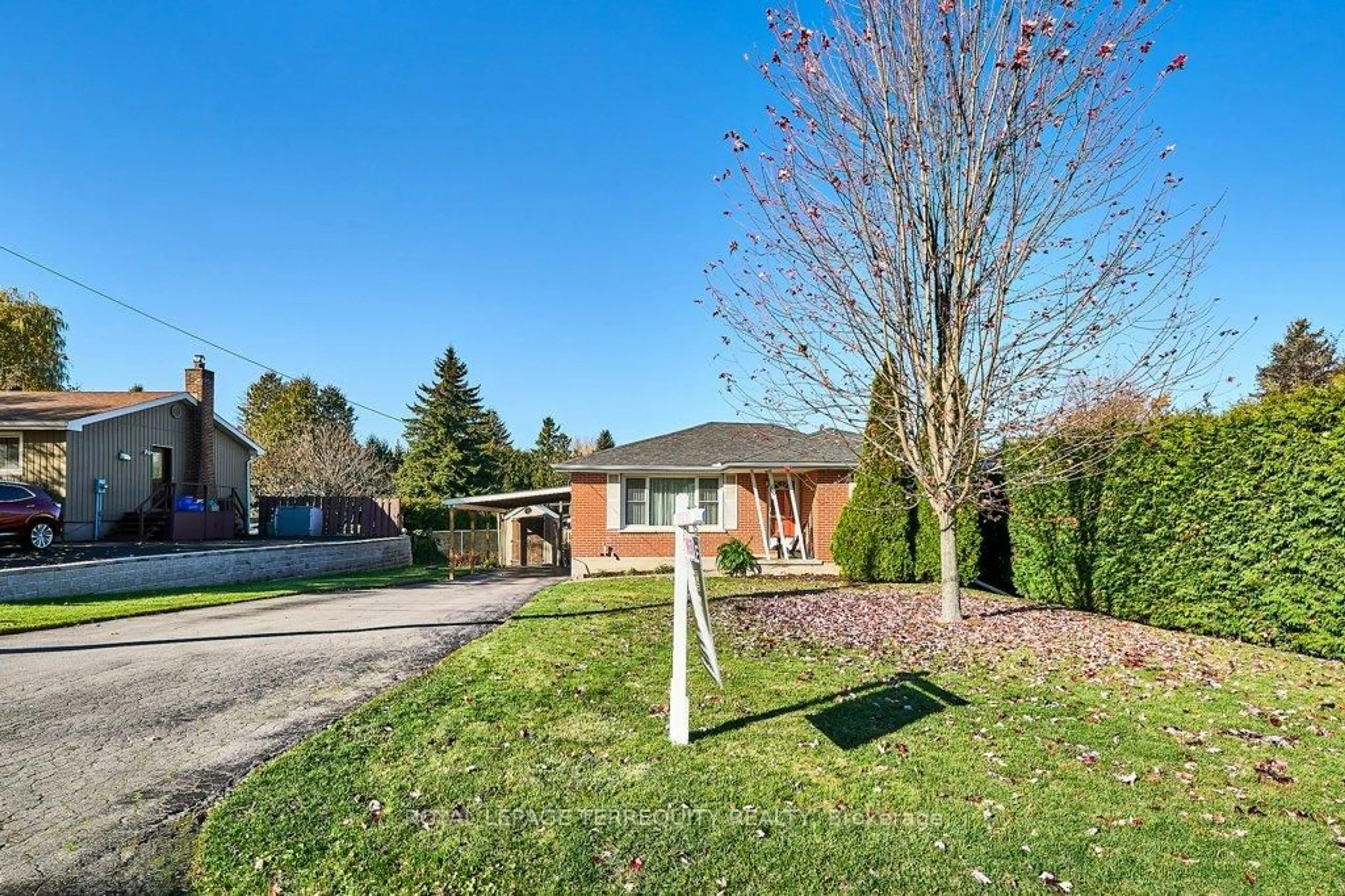 A pic from outside/outdoor area/front of a property/back of a property/a pic from drone, street for 60 Allan St, Scugog Ontario L9L 1G1