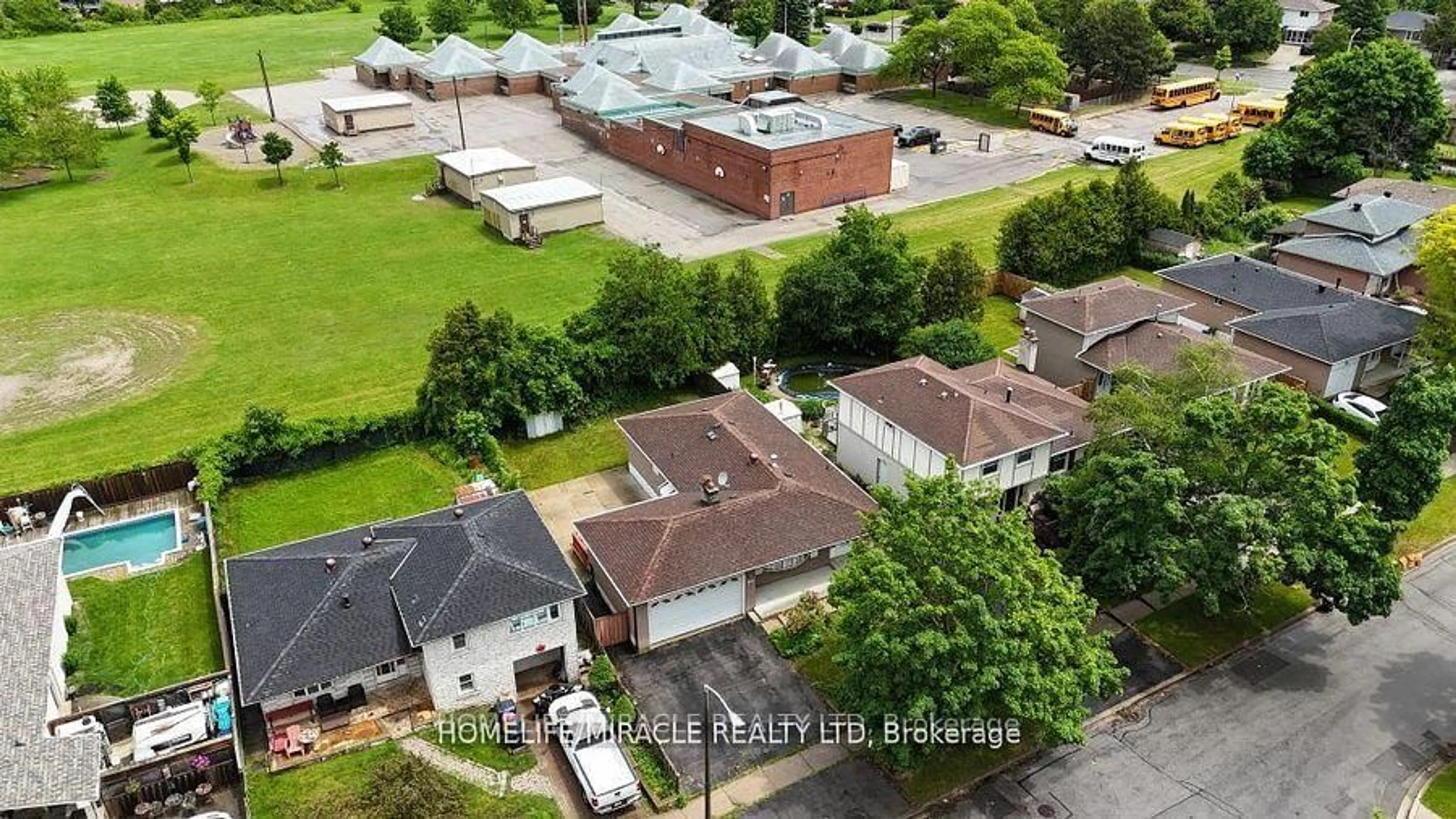 A pic from outside/outdoor area/front of a property/back of a property/a pic from drone, street for 93 Amberjack Blvd, Toronto Ontario M1H 2J6