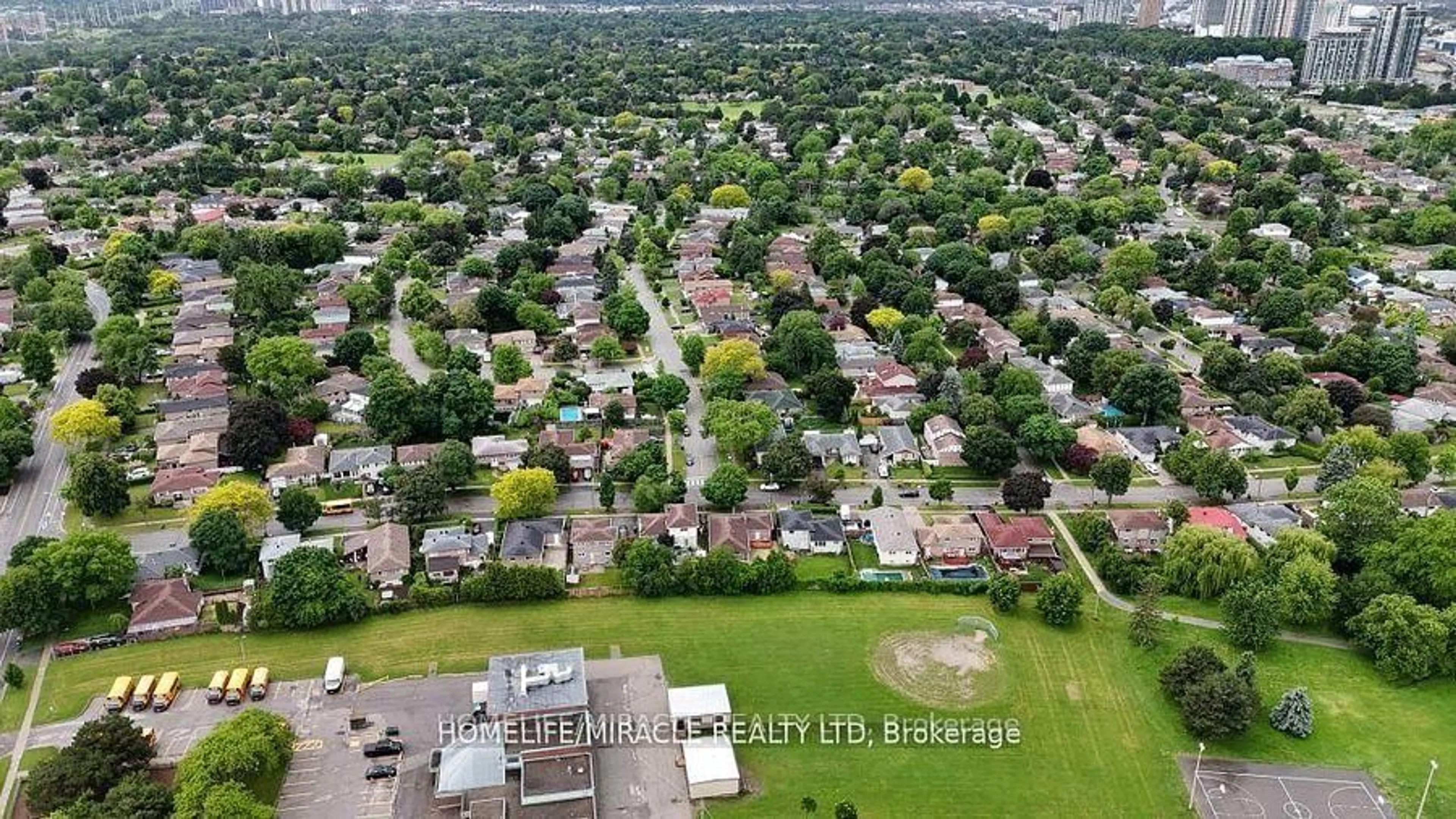 A pic from outside/outdoor area/front of a property/back of a property/a pic from drone, street for 93 Amberjack Blvd, Toronto Ontario M1H 2J6