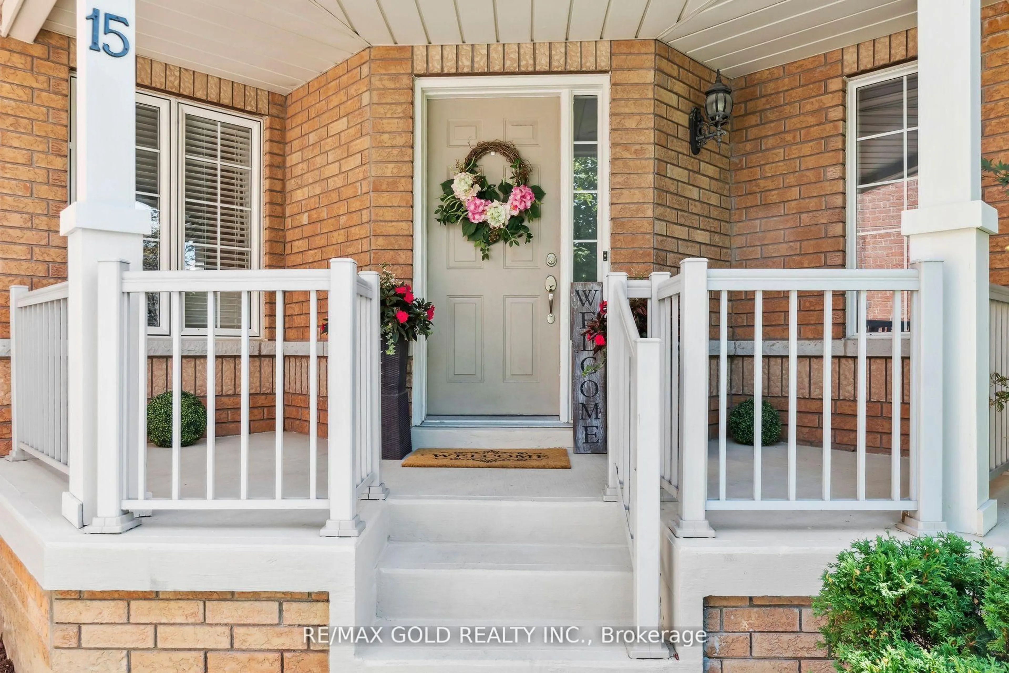 Indoor entryway for 15 Blanchard Crt, Whitby Ontario L1M 1H5