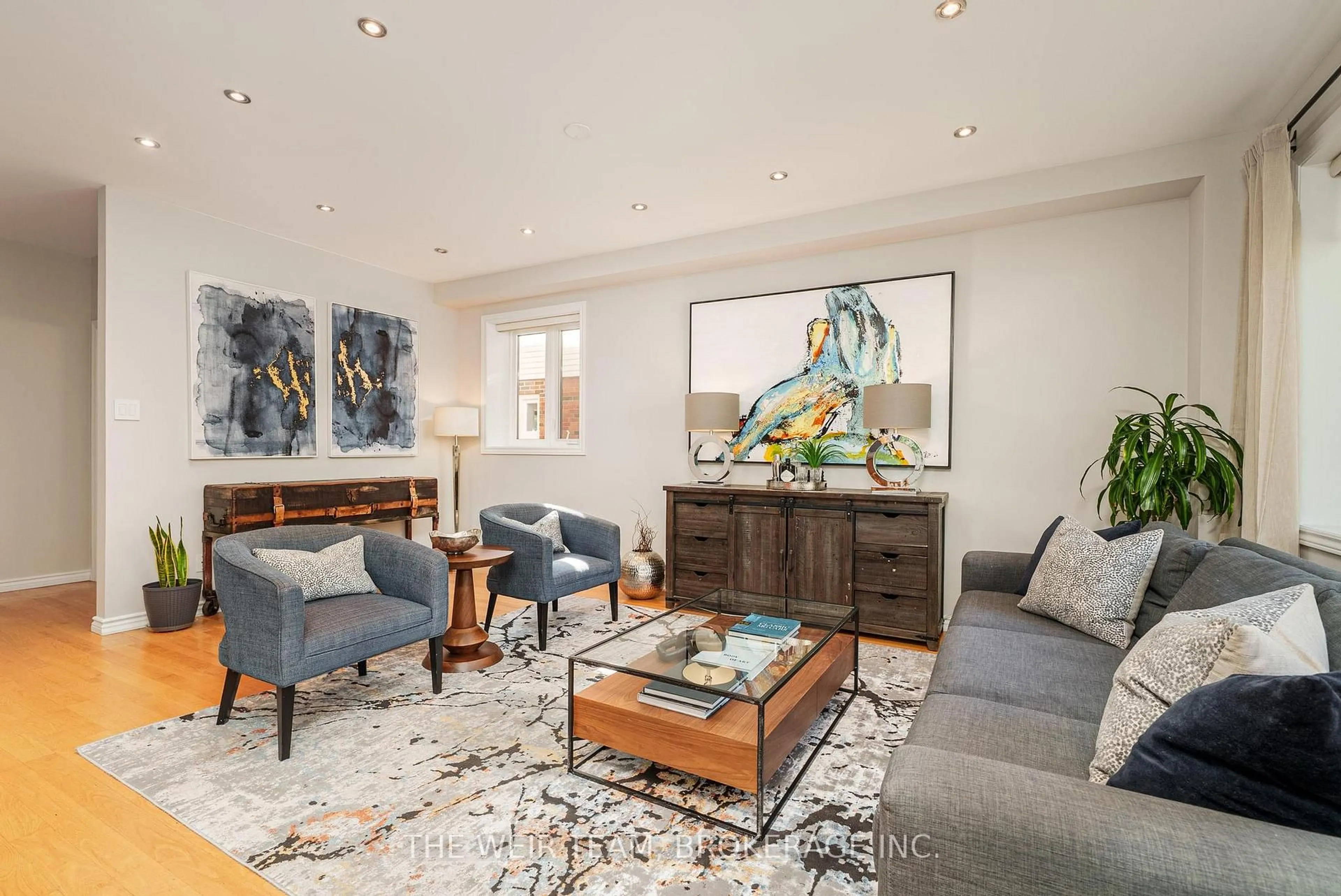 Living room with furniture, unknown for 157 Ferris Rd, Toronto Ontario M4B 1G7