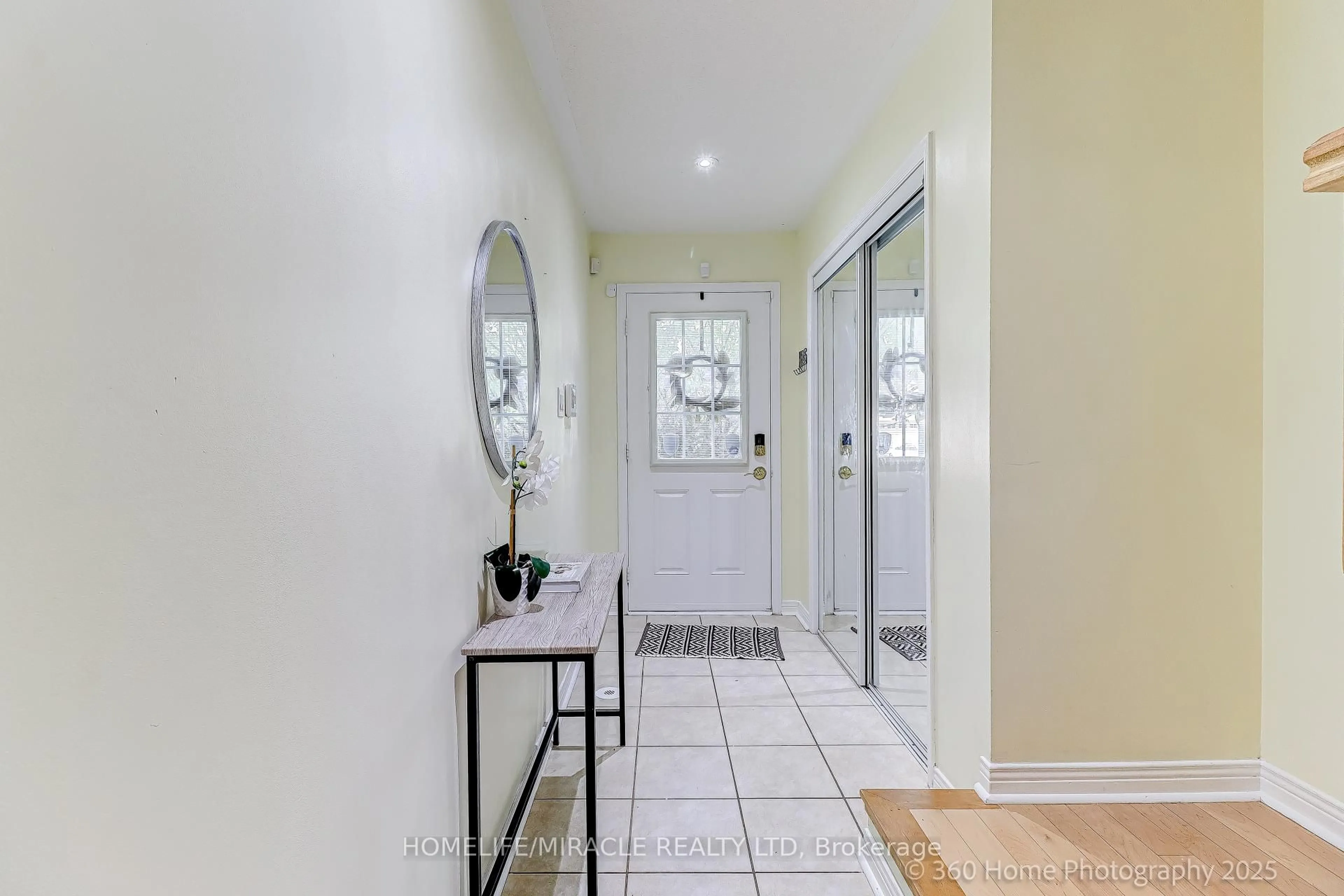 Indoor entryway for 113 Wilkes Cres, Toronto Ontario M1L 0B2