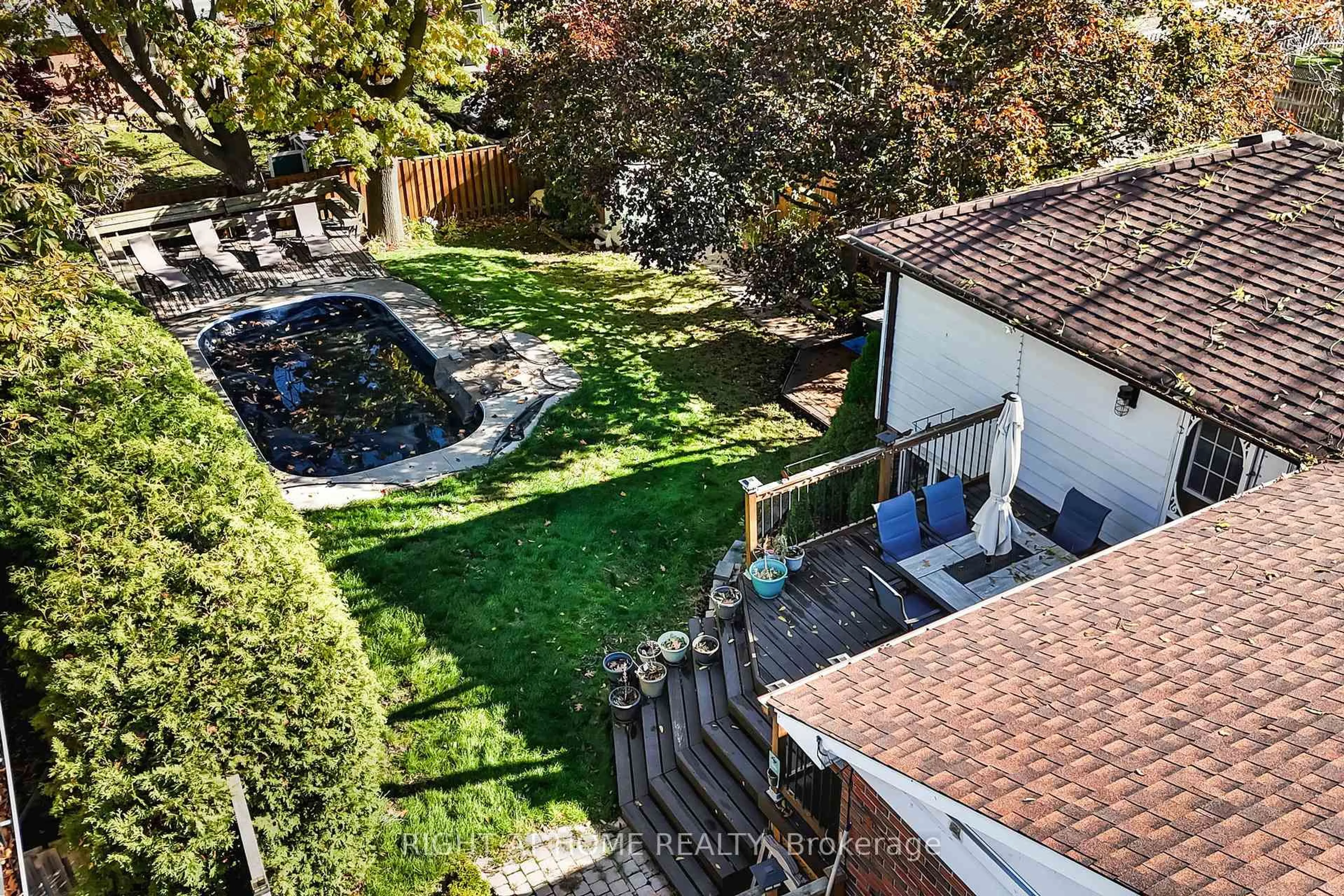 A pic from outside/outdoor area/front of a property/back of a property/a pic from drone, street for 147 Liberty St, Clarington Ontario L1C 2M2