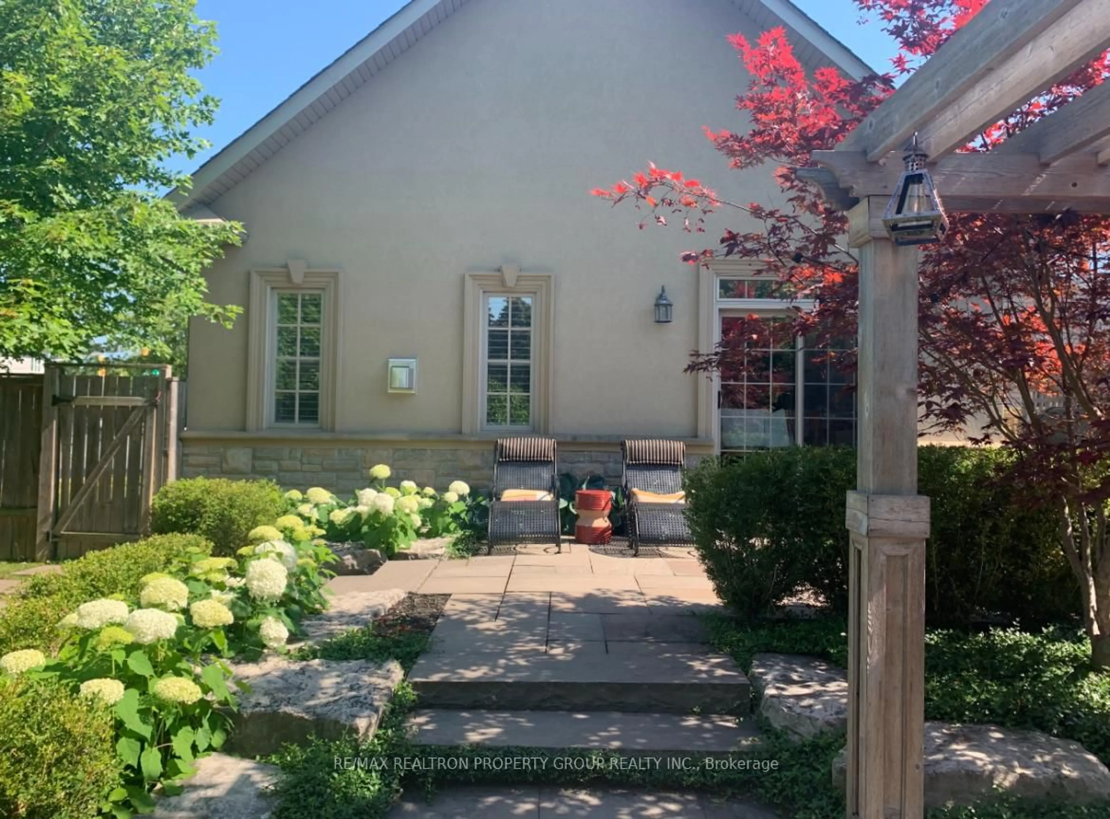 Patio, street for 168 Twyn Rivers Dr, Pickering Ontario L1V 1E2