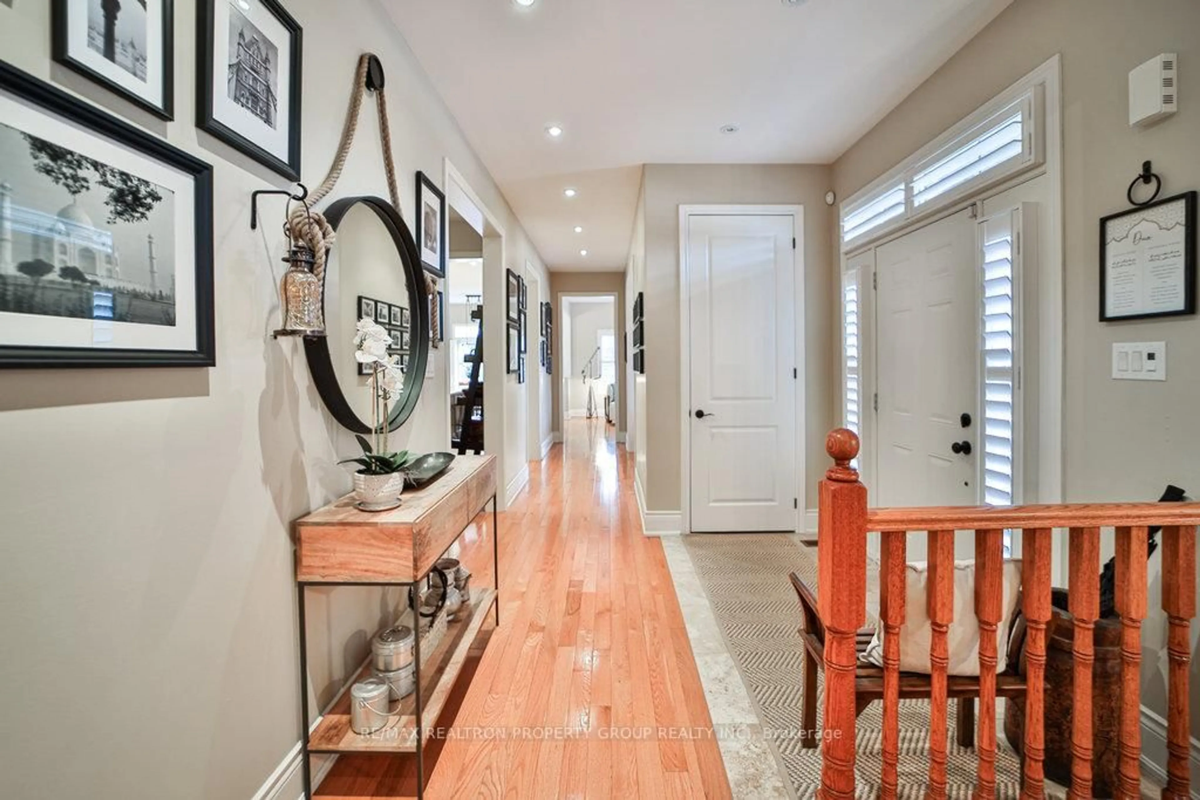 Indoor entryway for 168 Twyn Rivers Dr, Pickering Ontario L1V 1E2