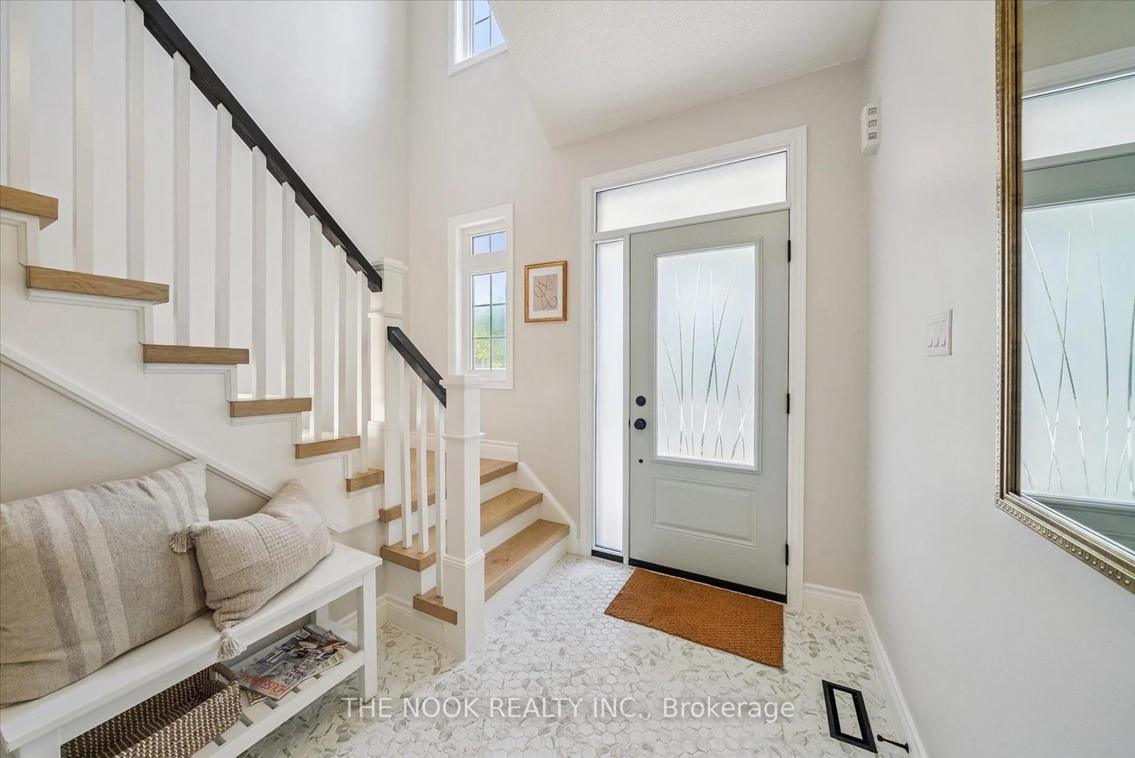 Indoor entryway for 31 Queensplate Dr, Scugog Ontario L9L 2E4