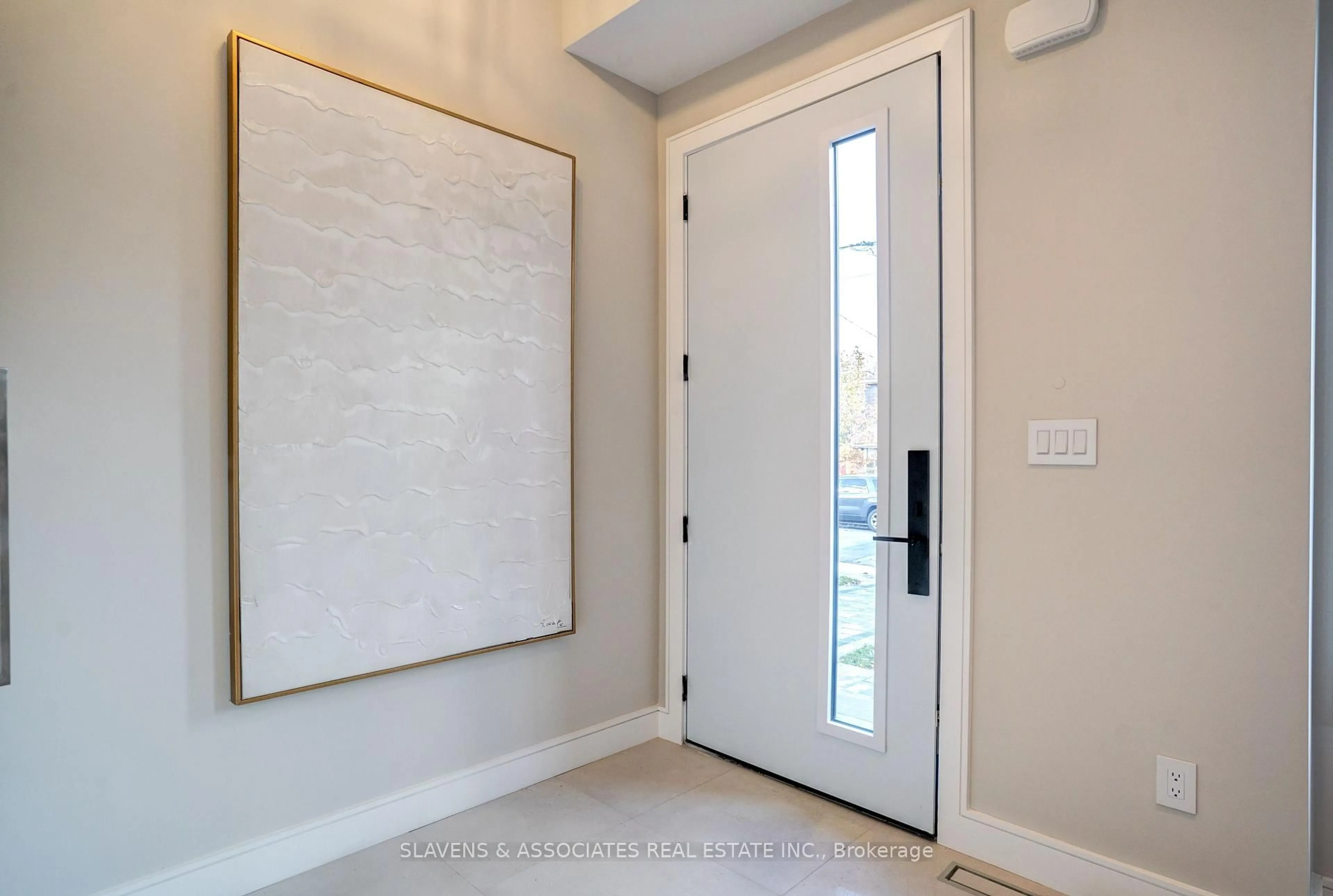 Indoor entryway for 3D Linton Ave, Toronto Ontario M1N 1W5