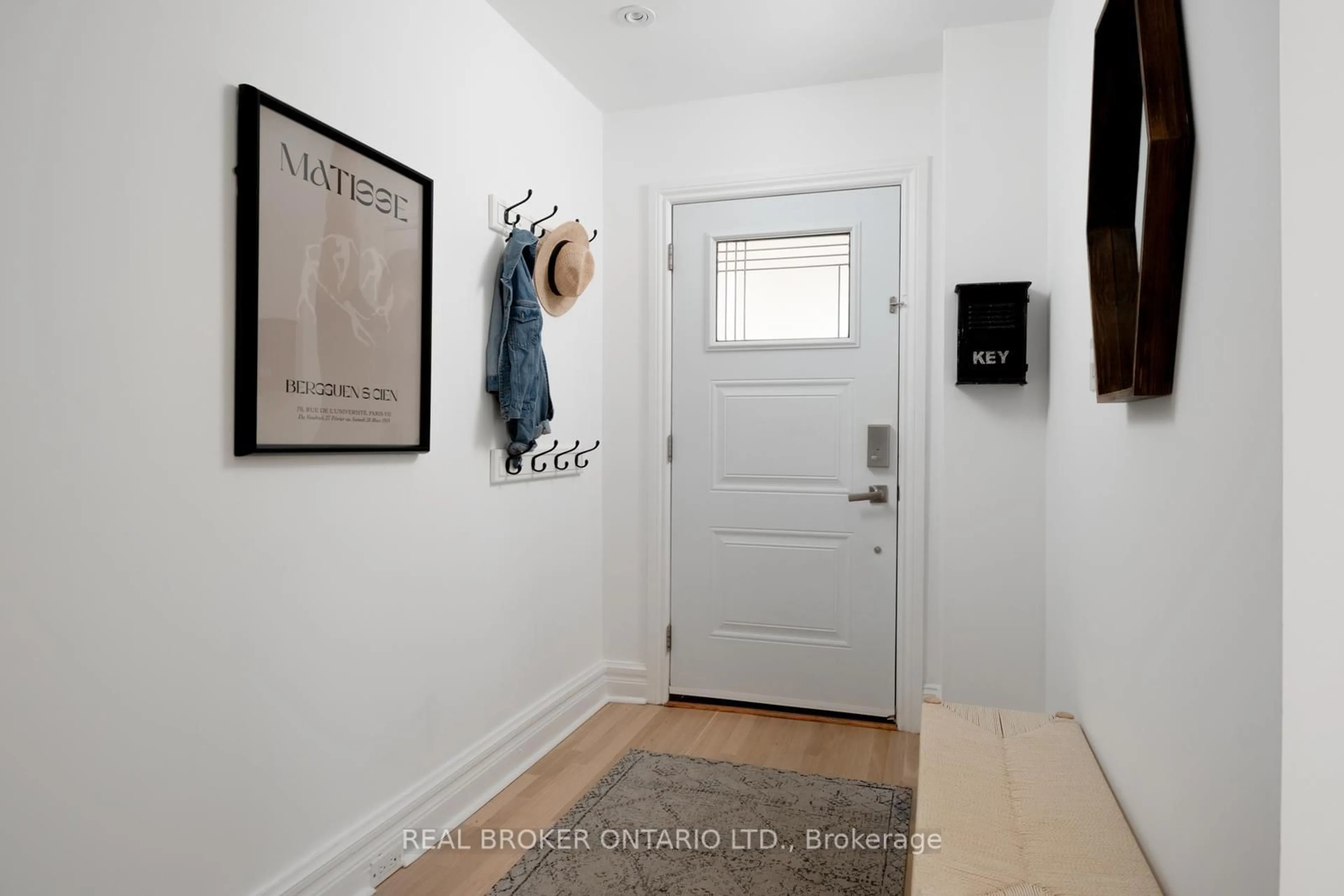 Indoor entryway for 21 Stephenson Ave, Toronto Ontario M4C 1E9