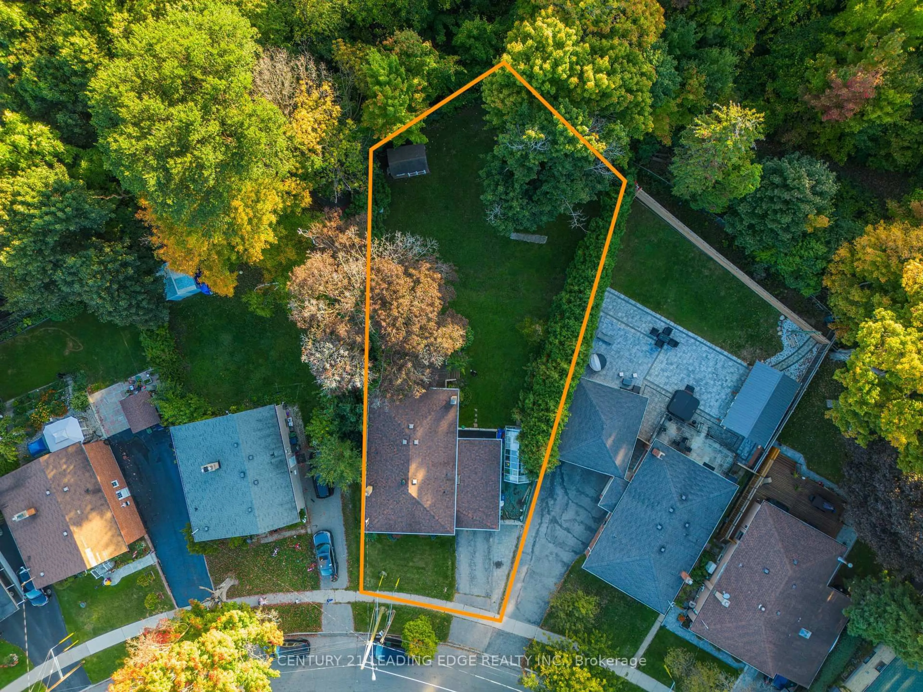 A pic from outside/outdoor area/front of a property/back of a property/a pic from drone, unknown for 50 Meldazy Dr, Toronto Ontario M1P 4G1